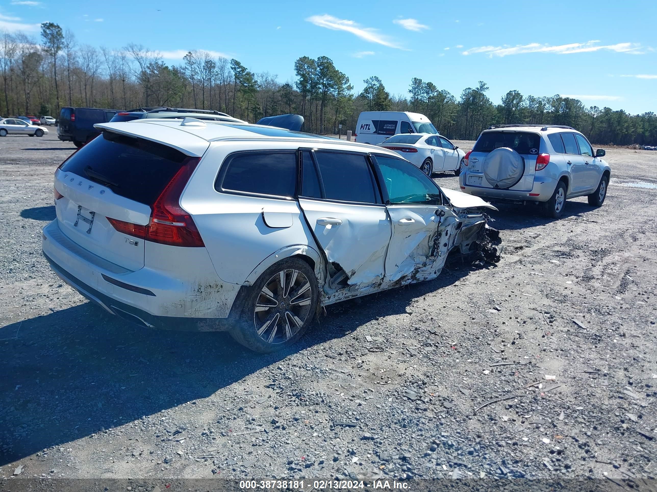 2020 Volvo V60 Cross Country T5 vin: YV4102WK2L1042190