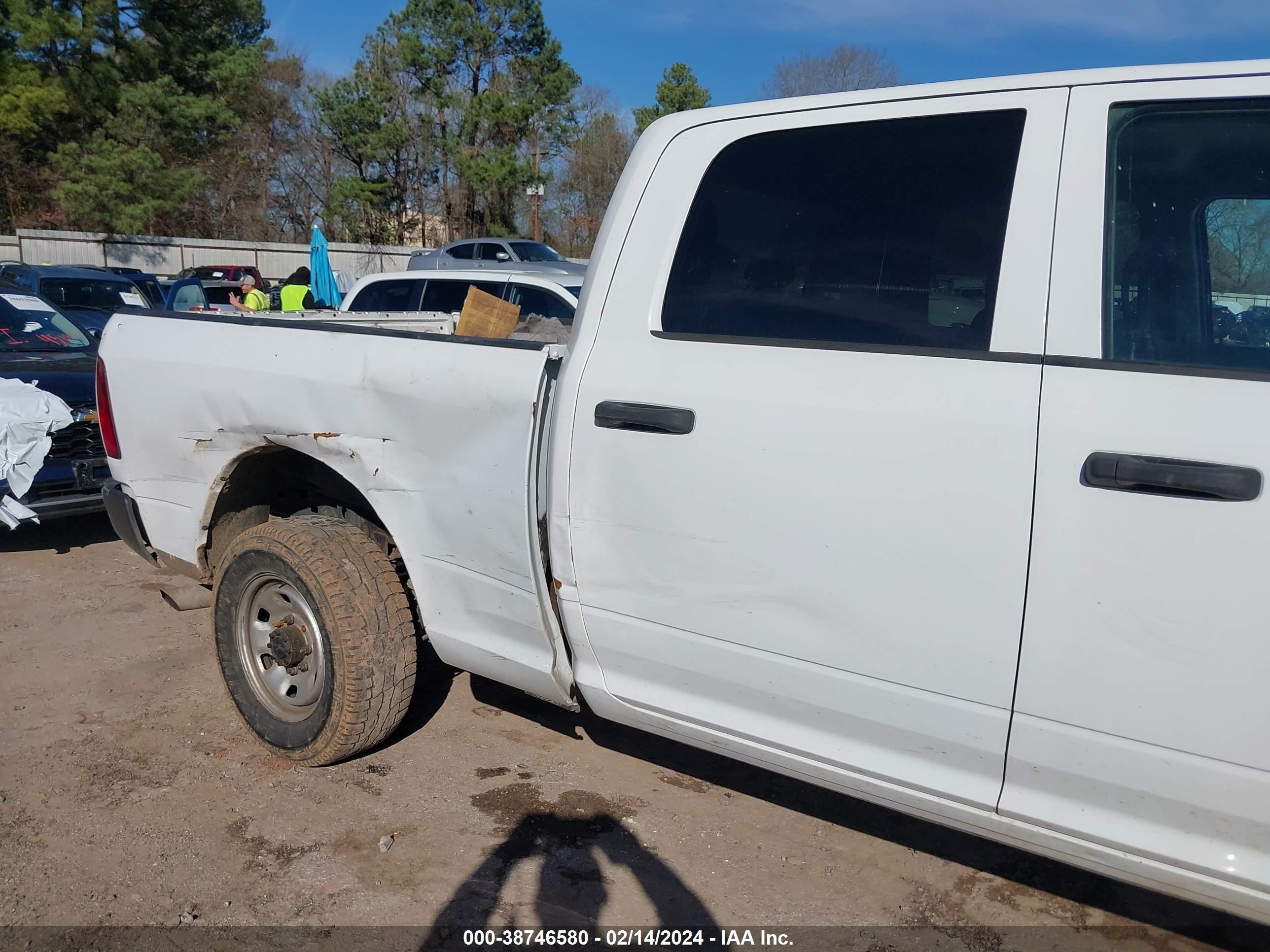 2018 Ram 2500 vin: 3C6UR4CJ4JG306531