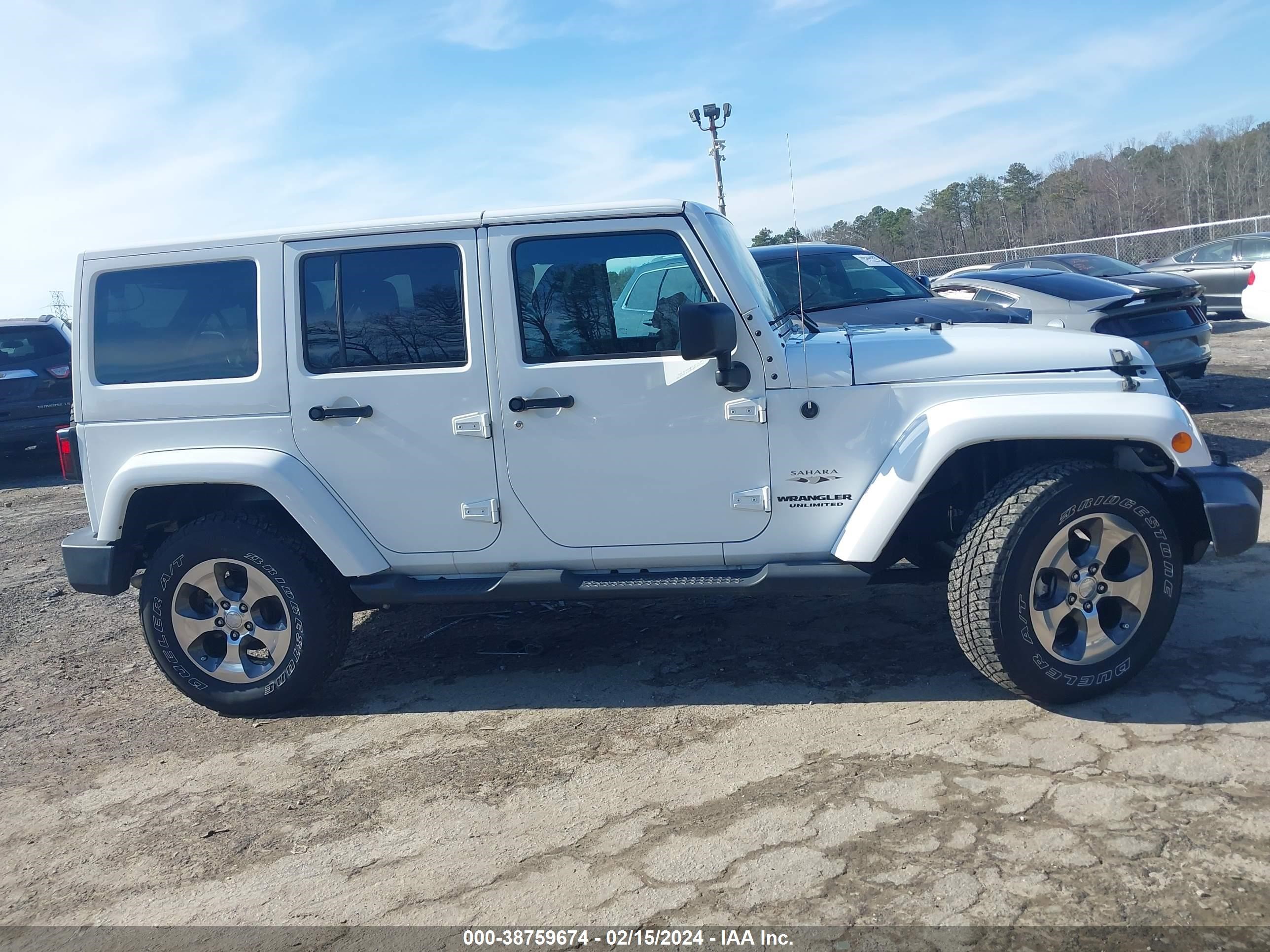 2017 Jeep Wrangler Unlimited Sahara 4X4 vin: 1C4BJWEG1HL689667