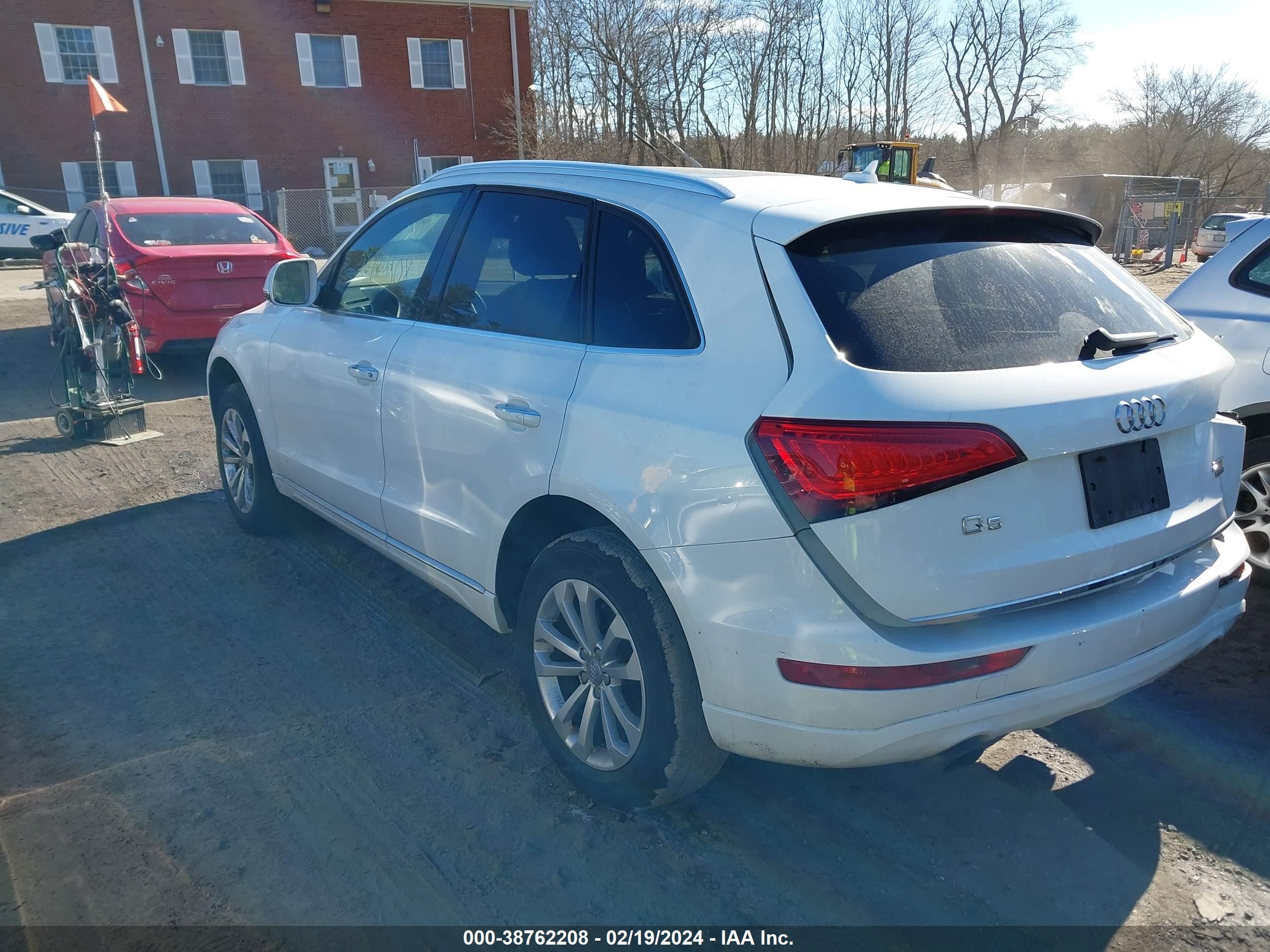 2016 Audi Q5 2.0T Premium vin: WA1C2AFP4GA136051