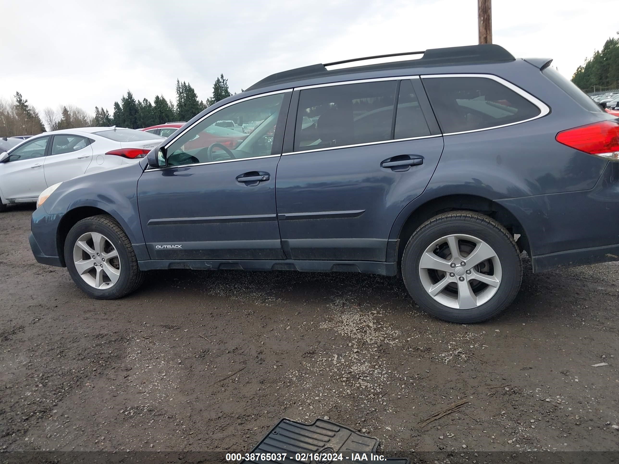 2014 Subaru Outback 2.5I Premium vin: 4S4BRBCC3E3241908