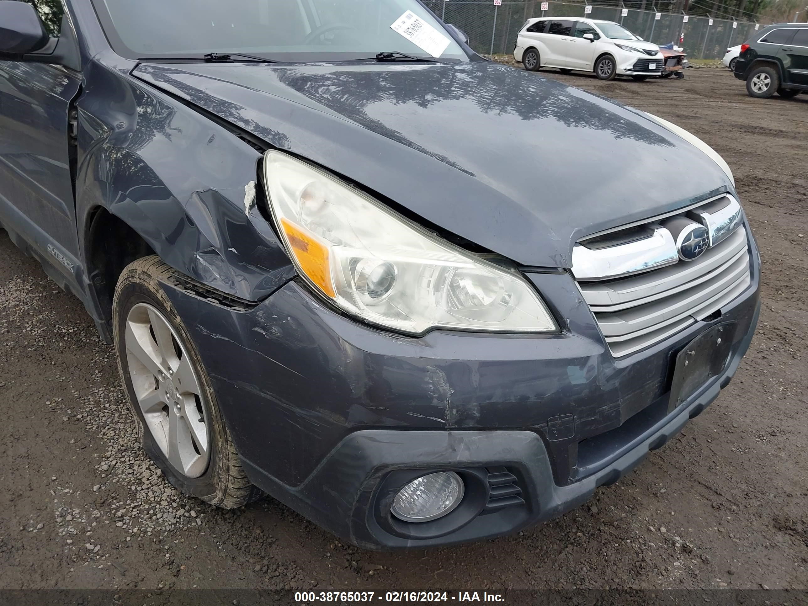 2014 Subaru Outback 2.5I Premium vin: 4S4BRBCC3E3241908