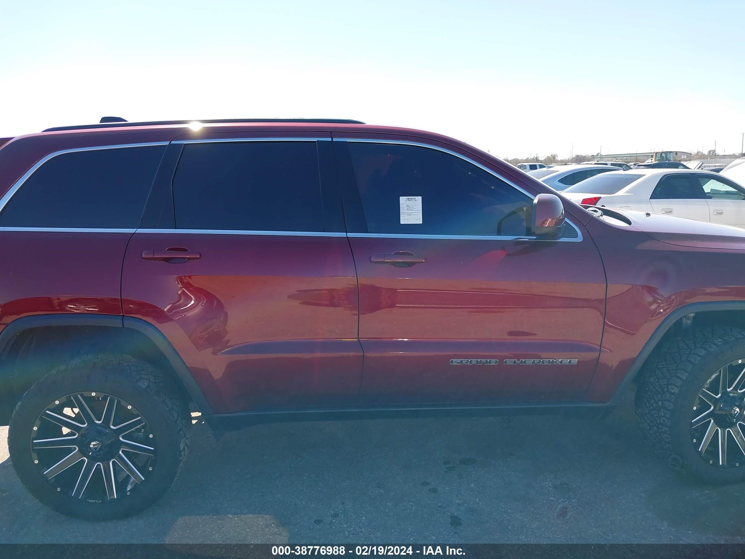 2018 Jeep Grand Cherokee Laredo 4X4 vin: 1C4RJFAG4JC273302