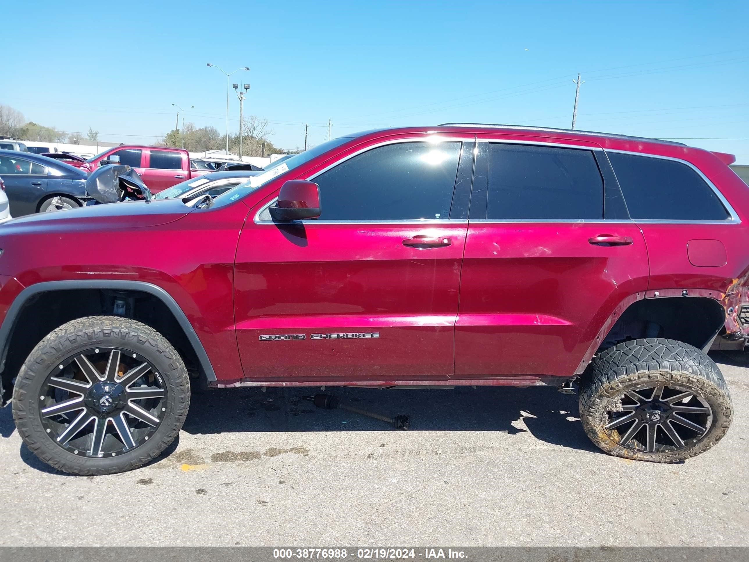 2018 Jeep Grand Cherokee Laredo 4X4 vin: 1C4RJFAG4JC273302