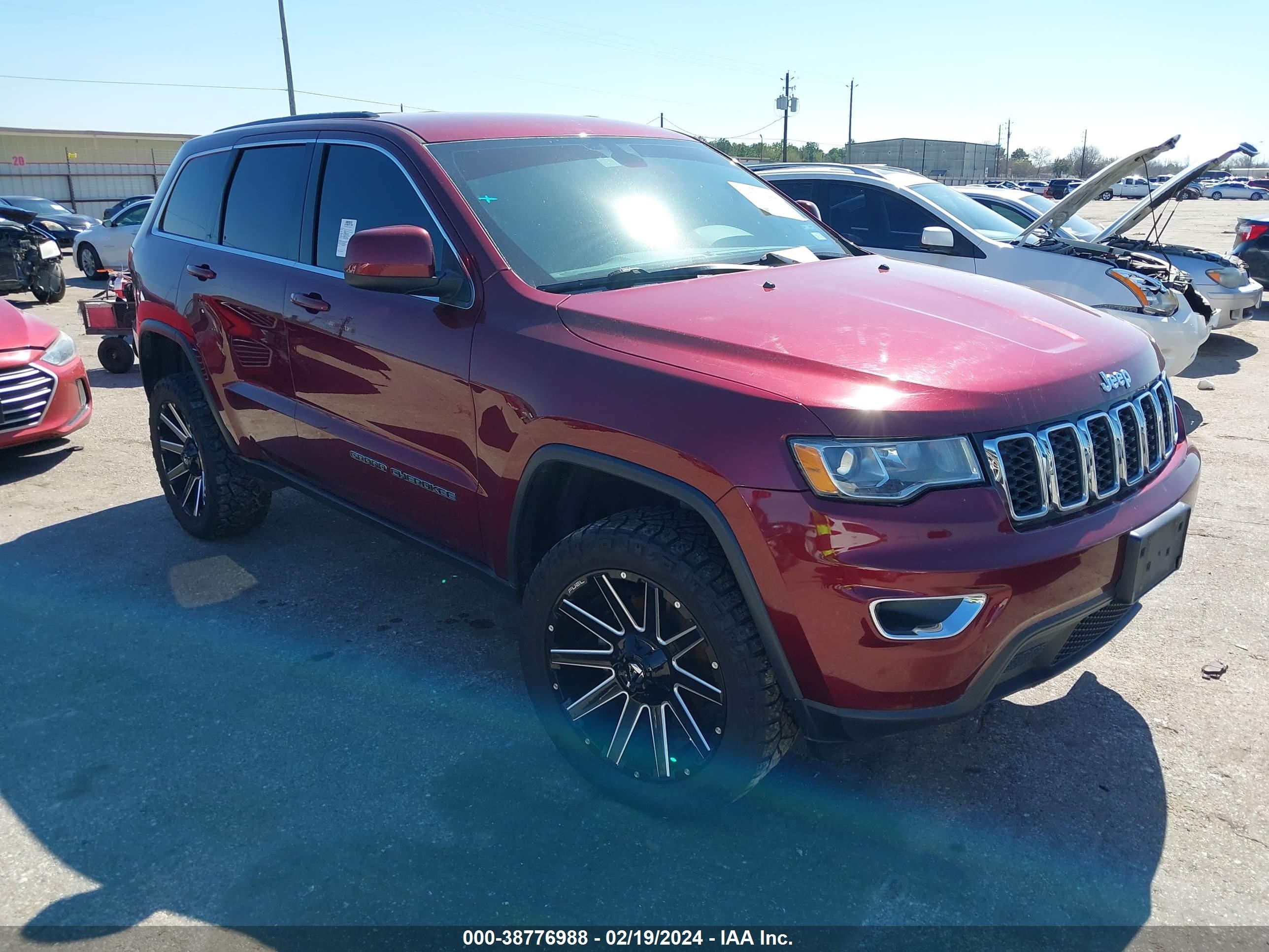 2018 Jeep Grand Cherokee Laredo 4X4 vin: 1C4RJFAG4JC273302