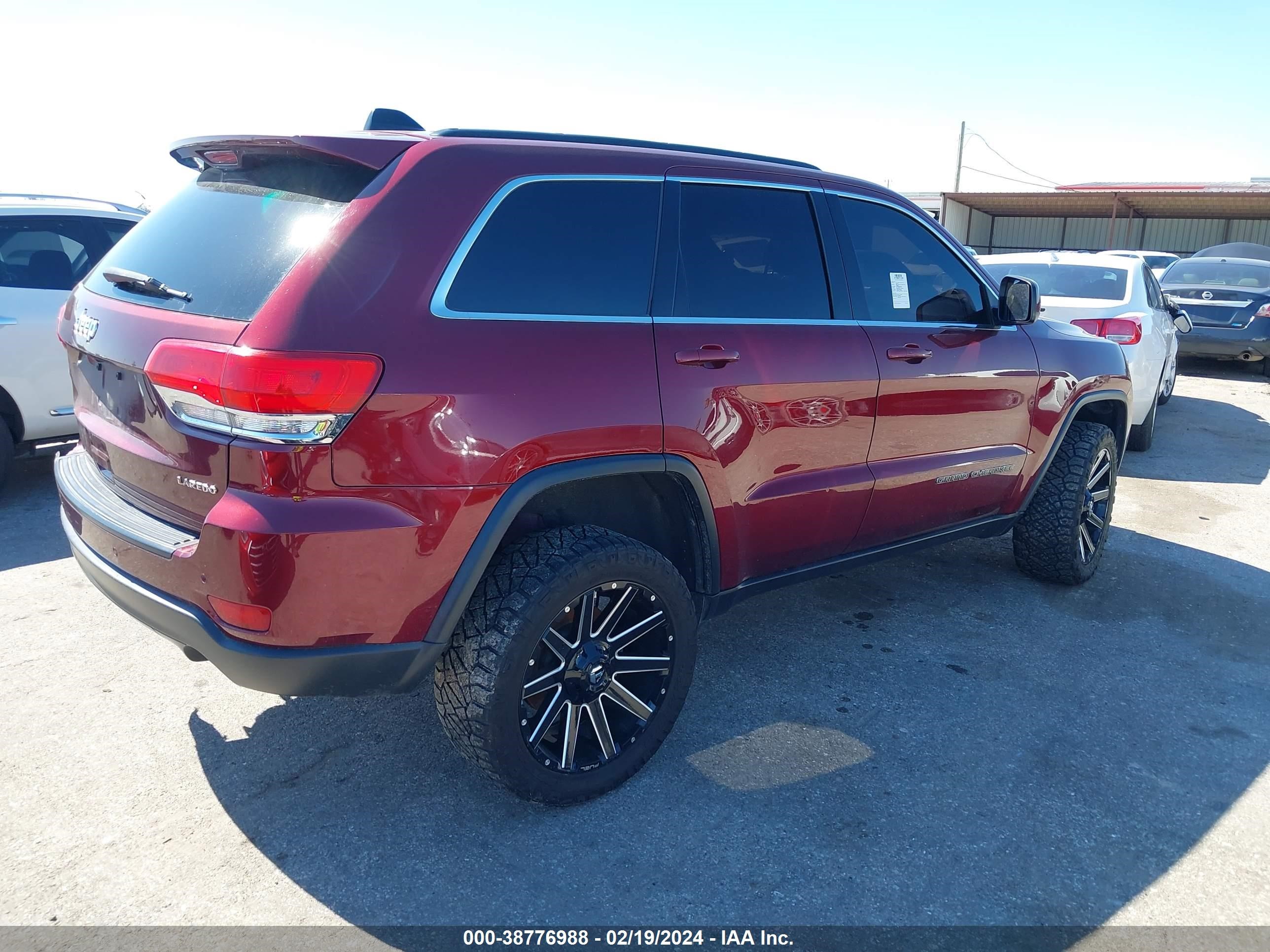 2018 Jeep Grand Cherokee Laredo 4X4 vin: 1C4RJFAG4JC273302