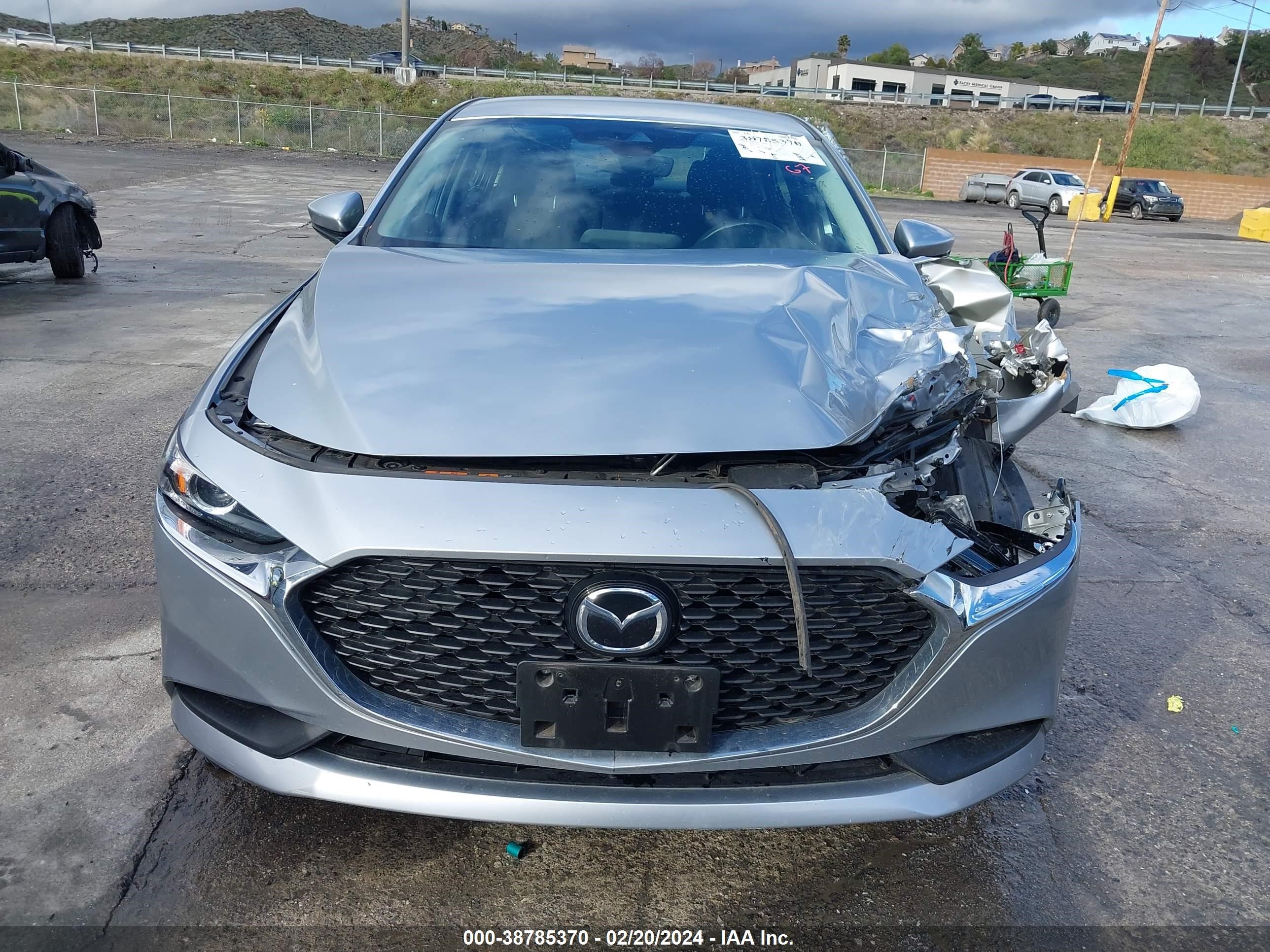 2020 Mazda Mazda3 vin: 3MZBPABLXLM133946