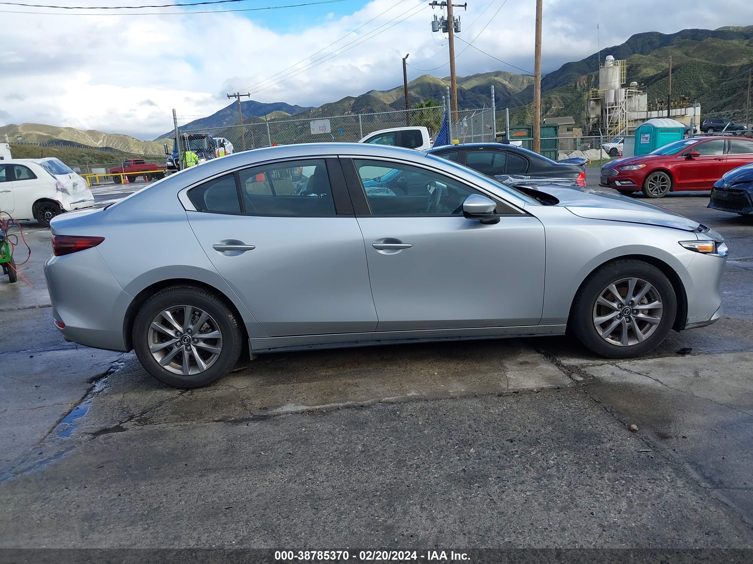 2020 Mazda Mazda3 vin: 3MZBPABLXLM133946