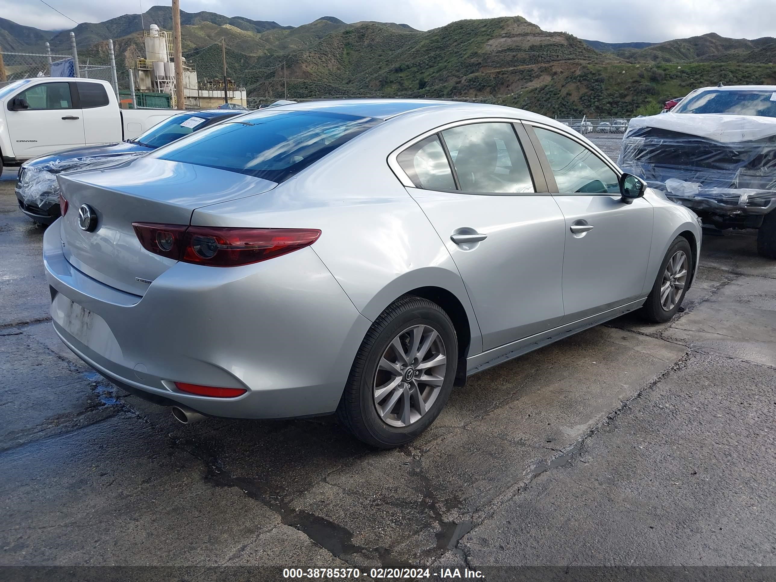 2020 Mazda Mazda3 vin: 3MZBPABLXLM133946