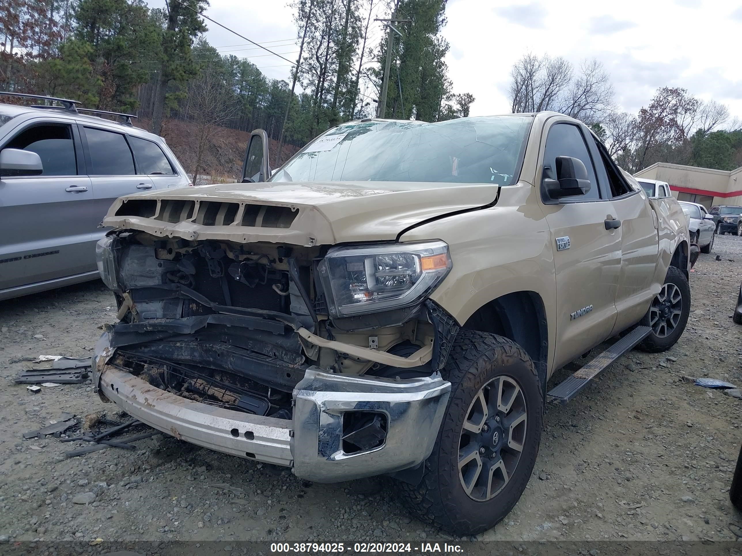 2018 Toyota Tundra Sr5 5.7L V8 vin: 5TFUW5F16JX741548