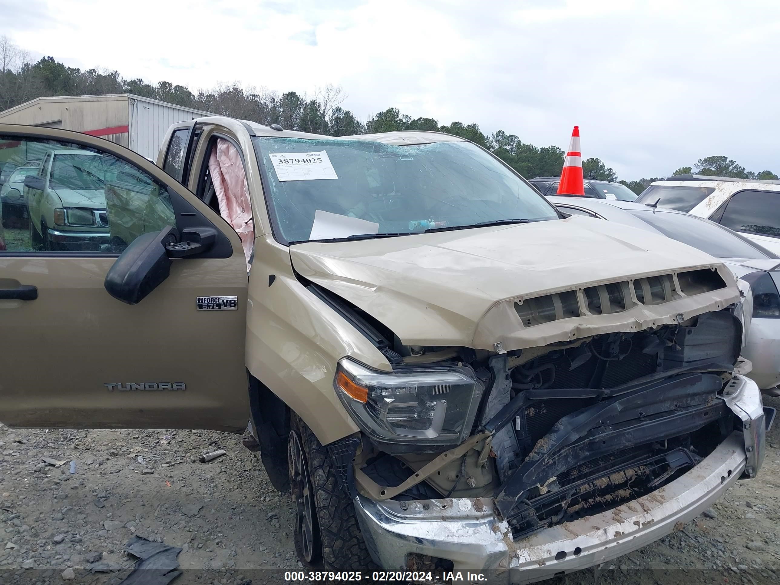 2018 Toyota Tundra Sr5 5.7L V8 vin: 5TFUW5F16JX741548