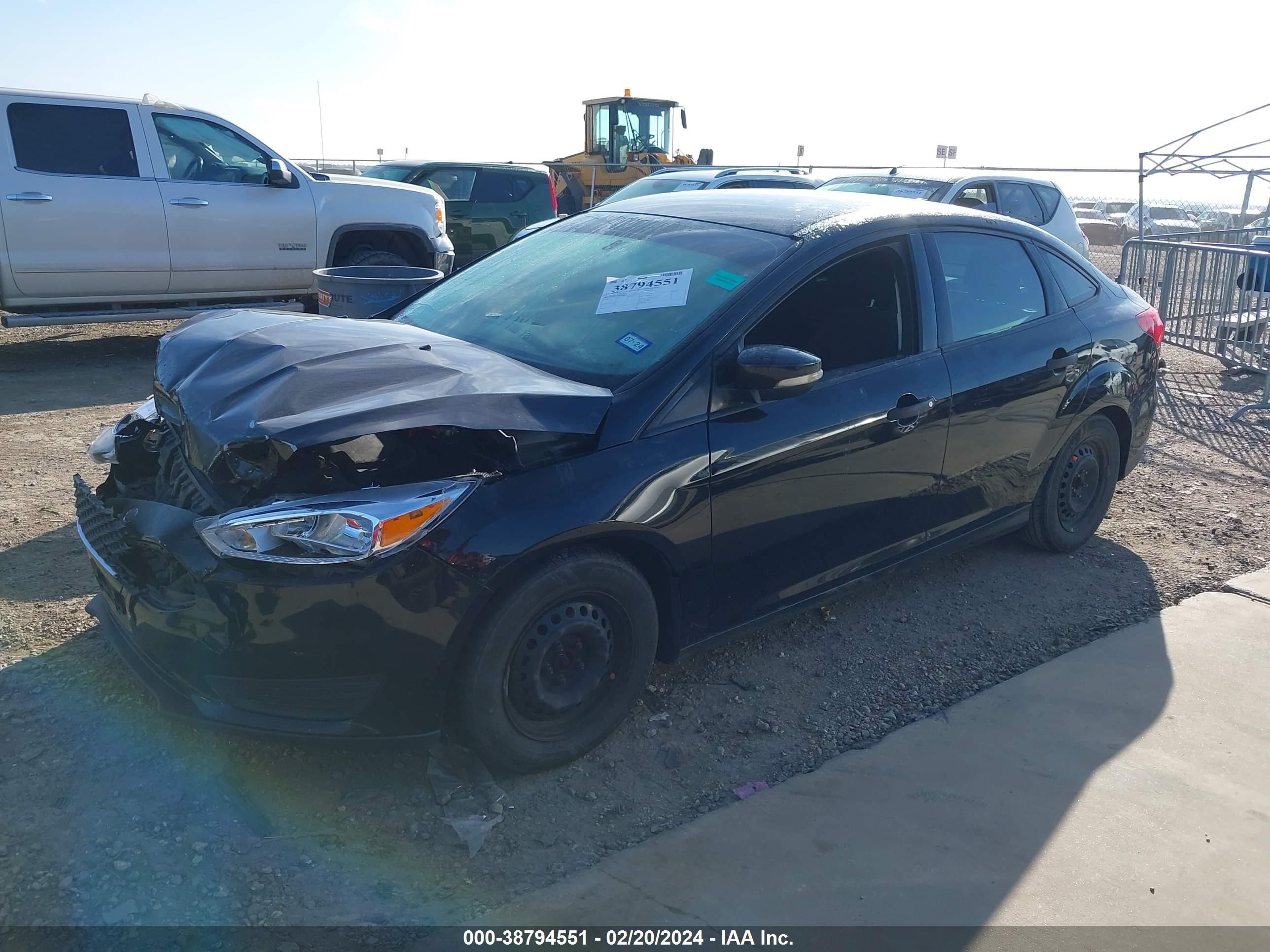 2018 Ford Focus S vin: 1FADP3E25JL249389