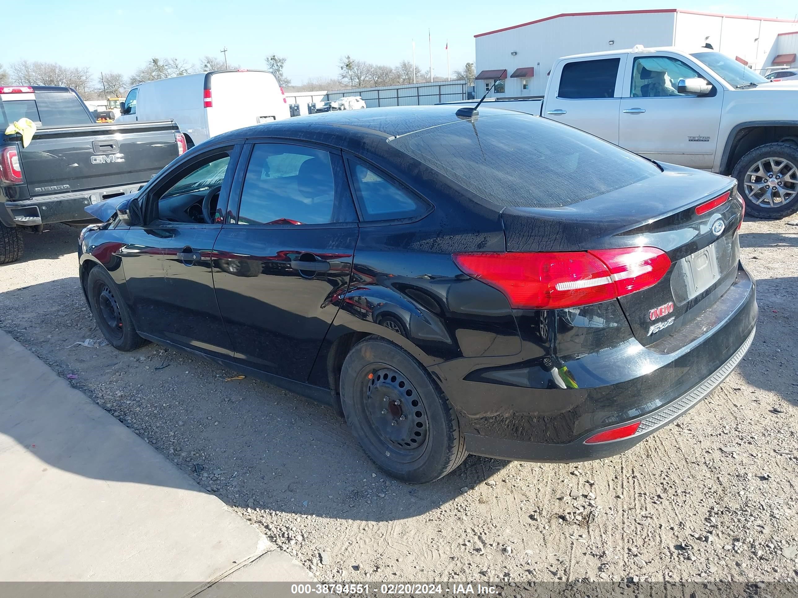 2018 Ford Focus S vin: 1FADP3E25JL249389