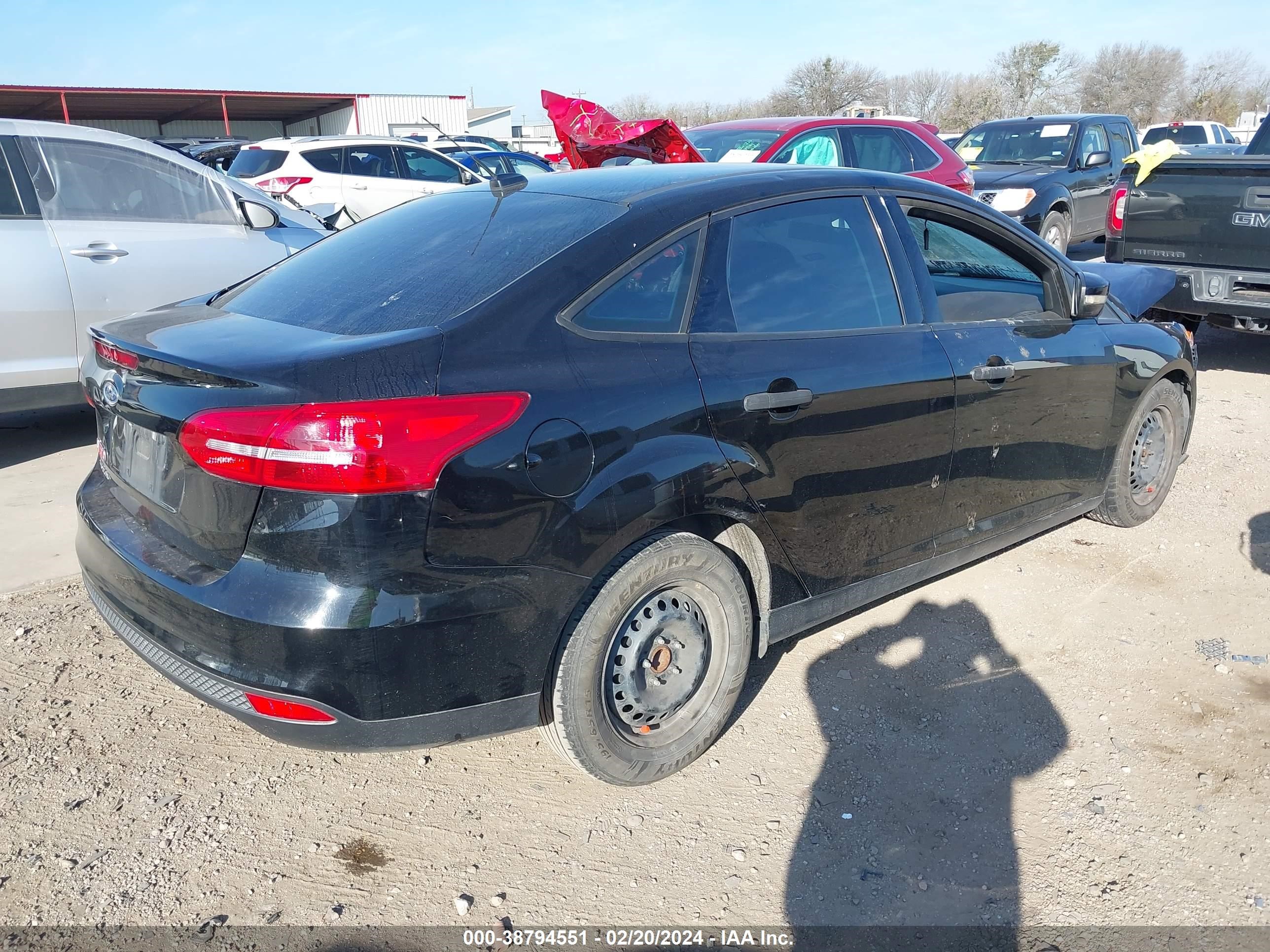 2018 Ford Focus S vin: 1FADP3E25JL249389