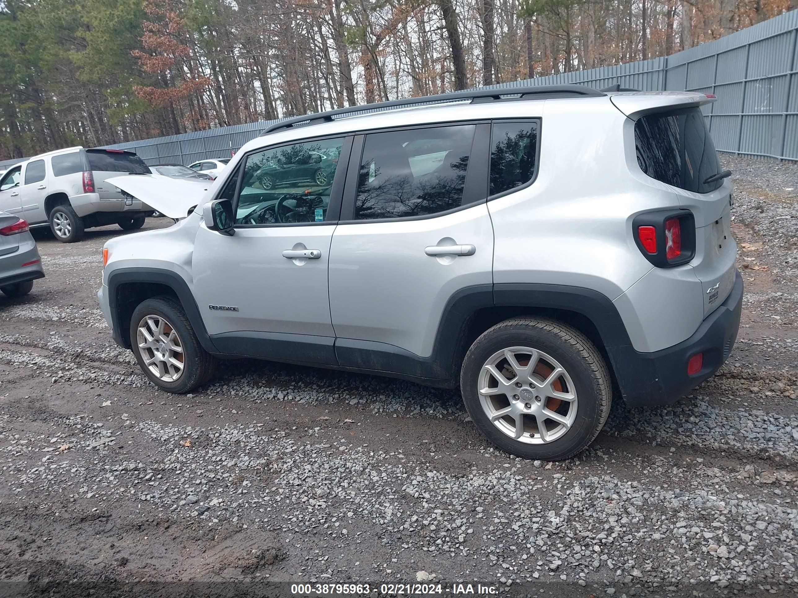 2020 Jeep Renegade Latitude 4X4 vin: ZACNJBBB9LPL98267