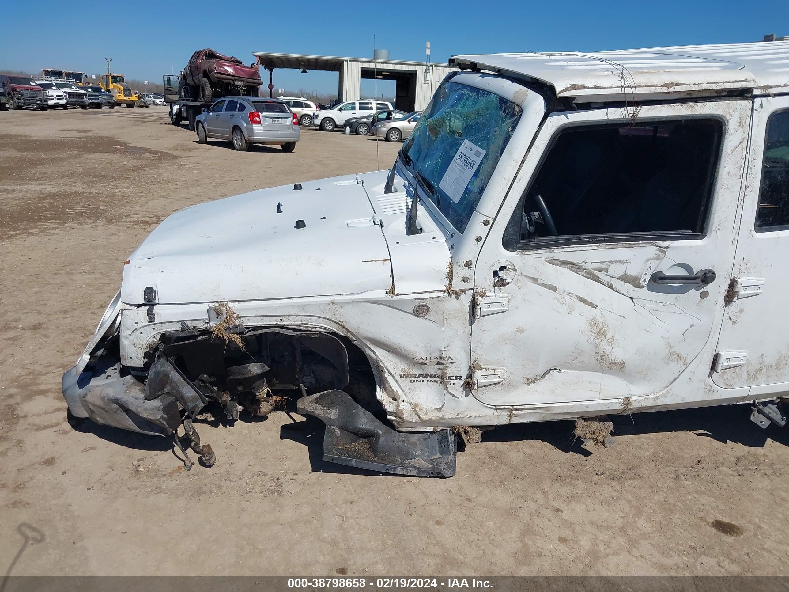 2016 Jeep Wrangler Unlimited Sahara vin: 1C4BJWEG2GL150019