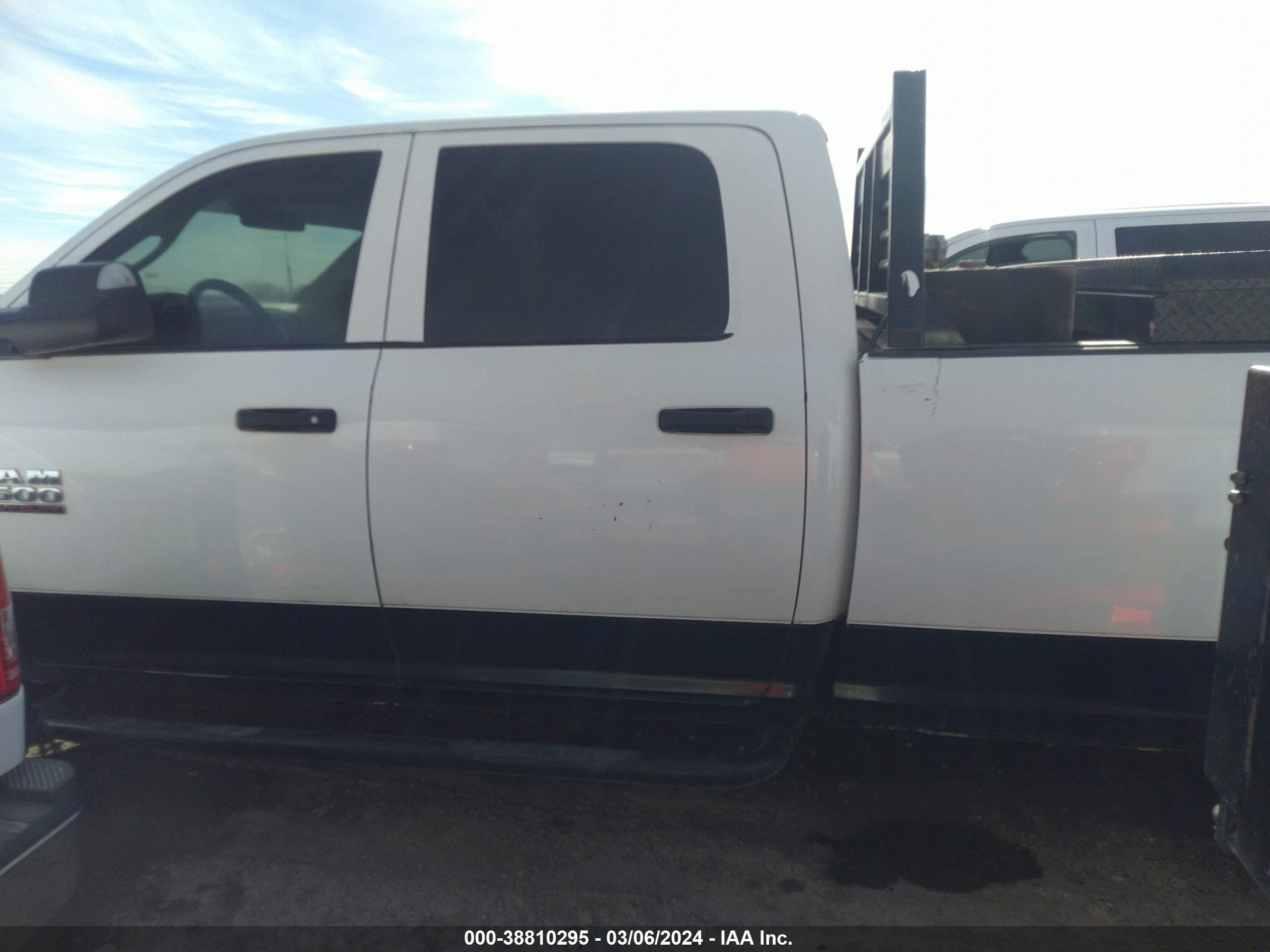 2018 Ram 2500 Tradesman 4X4 8' Box vin: 3C6UR5HL6JG297783