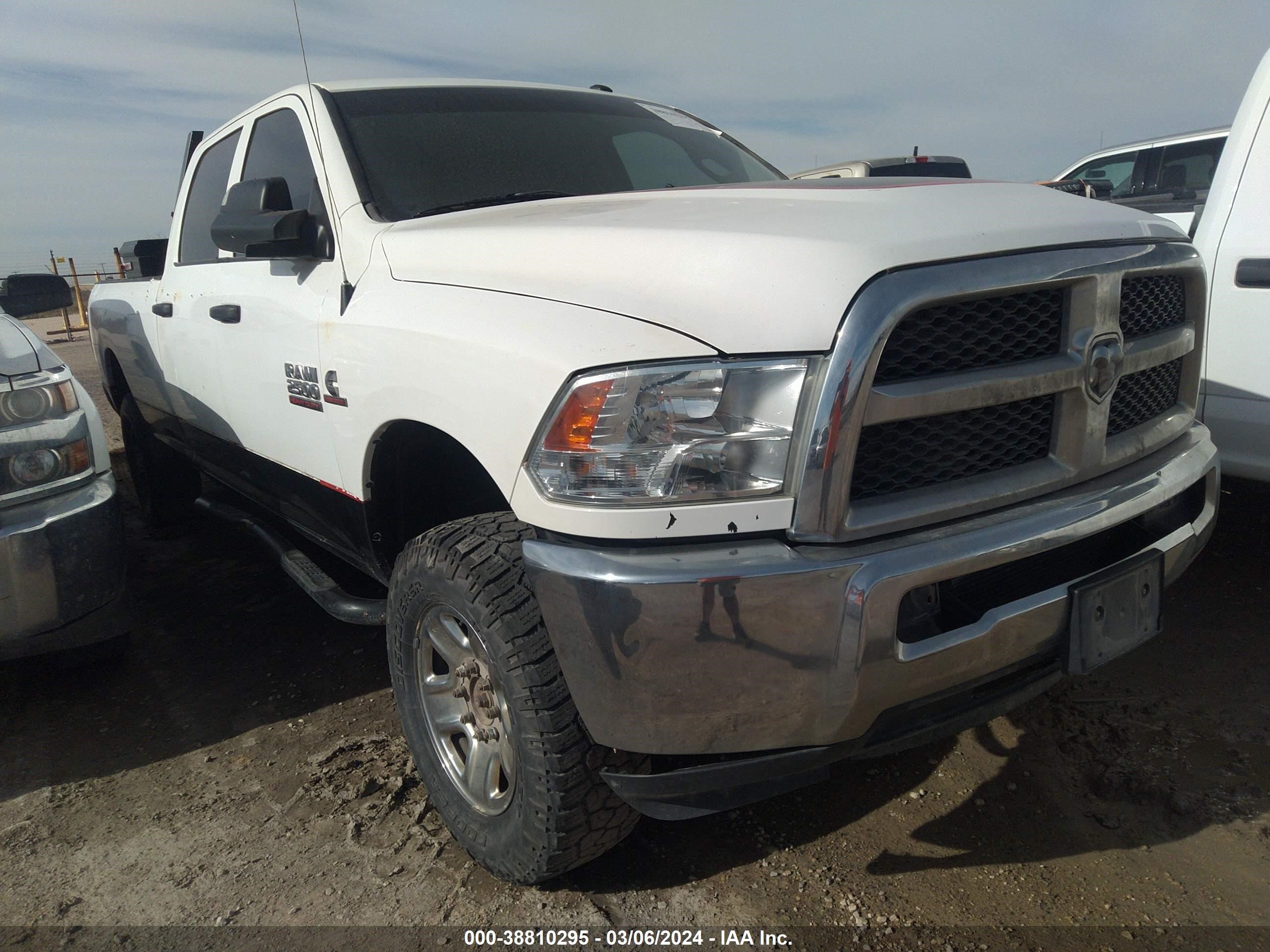 2018 Ram 2500 Tradesman 4X4 8' Box vin: 3C6UR5HL6JG297783