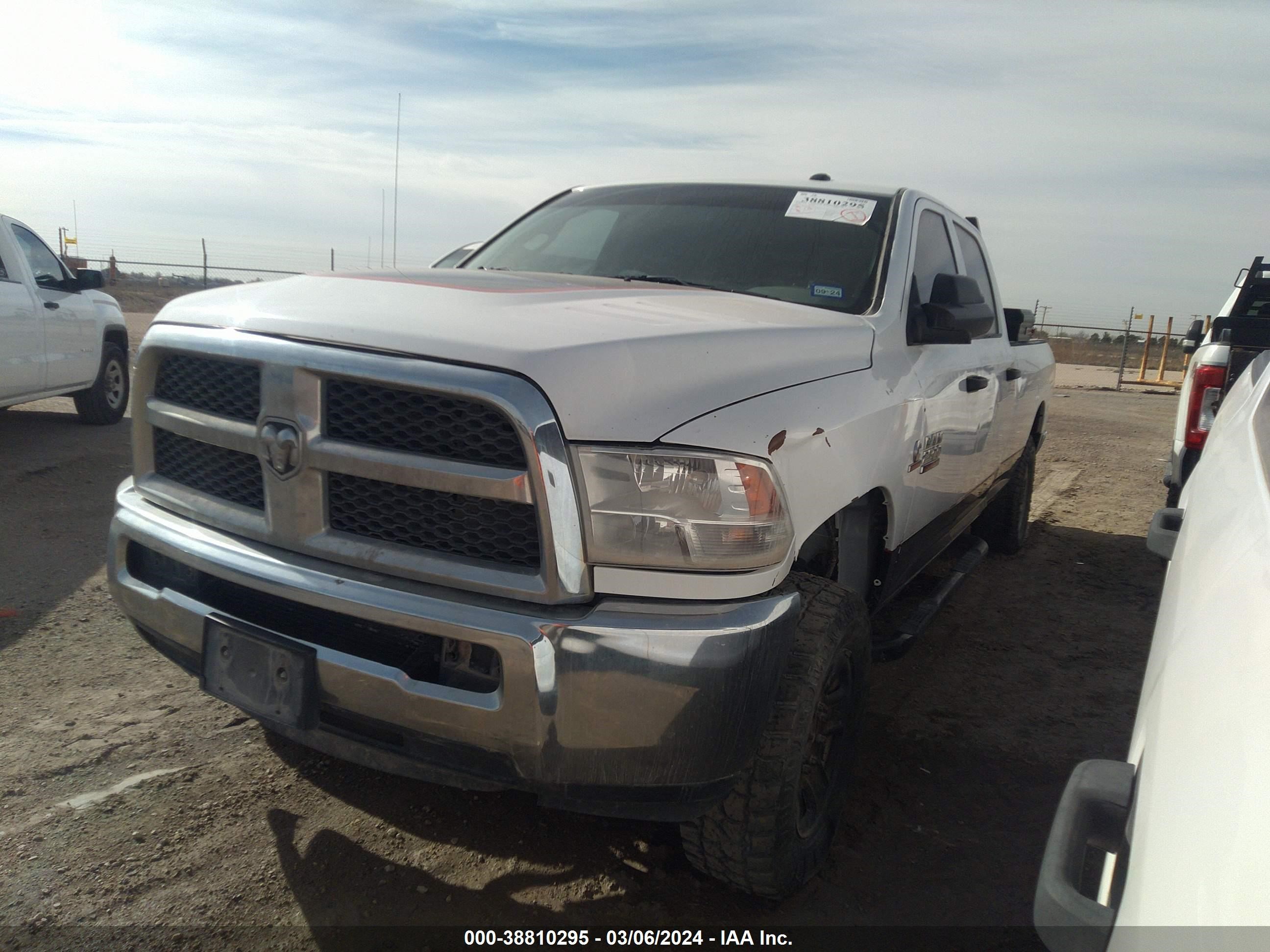 2018 Ram 2500 Tradesman 4X4 8' Box vin: 3C6UR5HL6JG297783