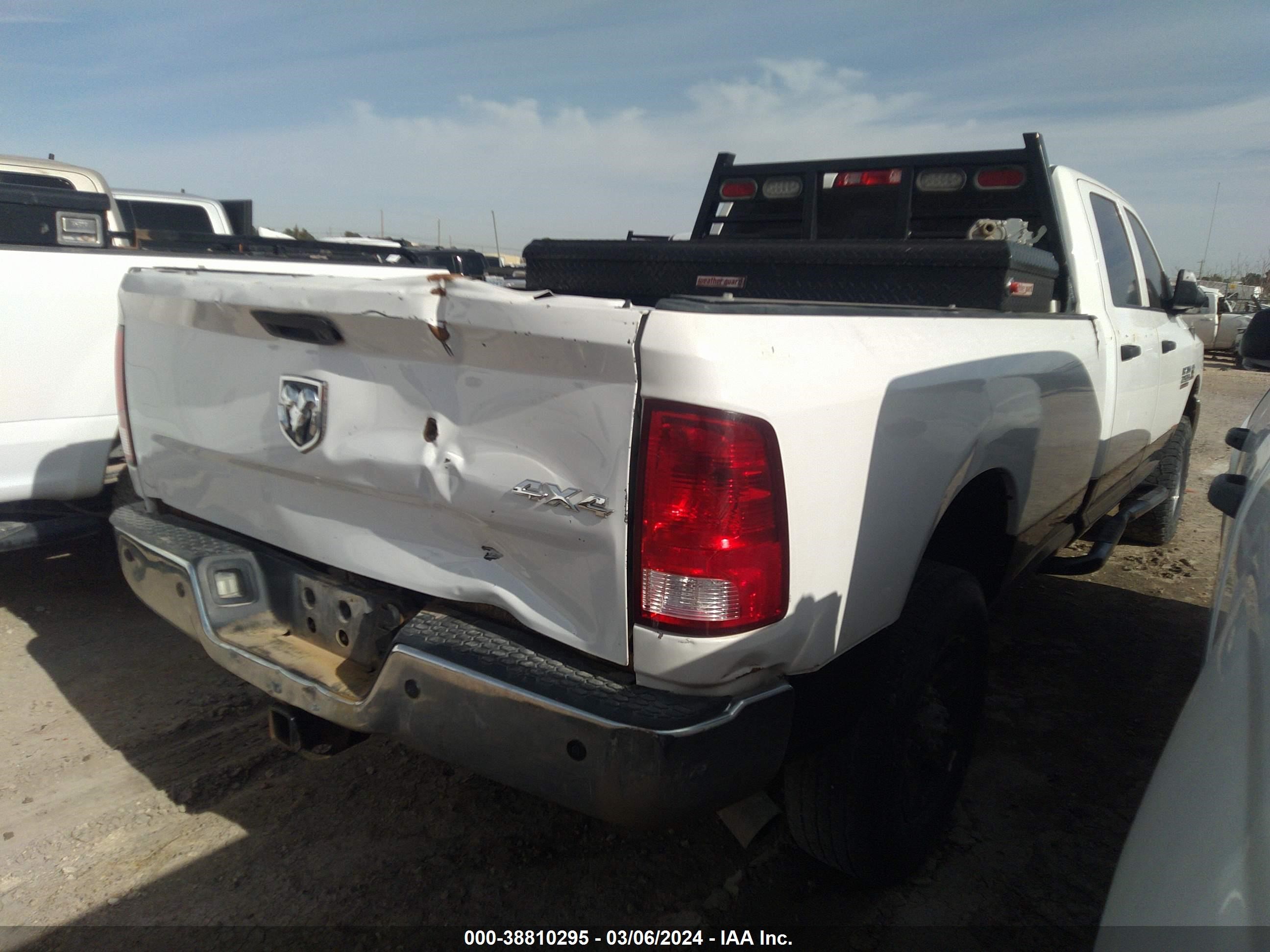 2018 Ram 2500 Tradesman 4X4 8' Box vin: 3C6UR5HL6JG297783