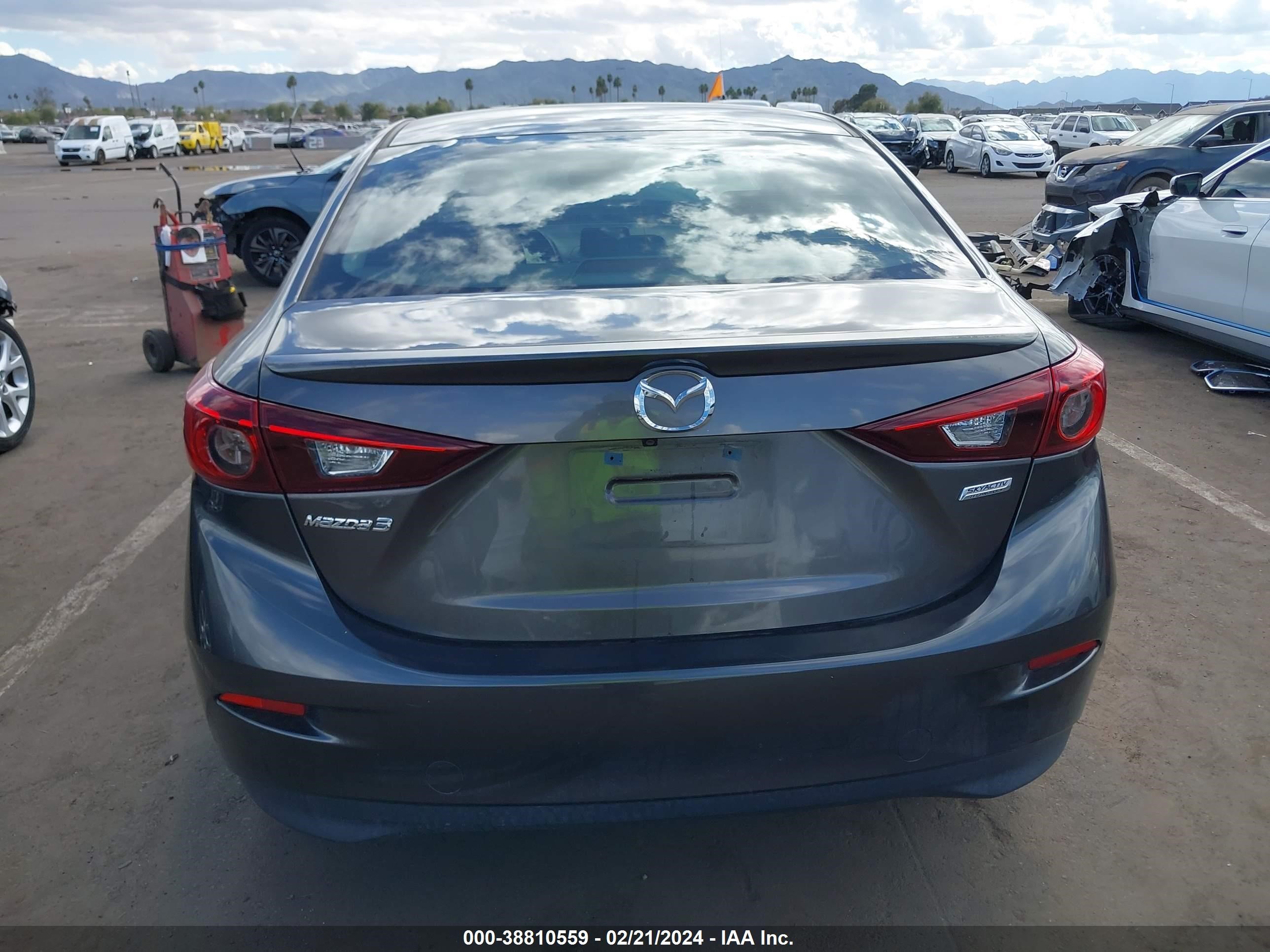 2018 Mazda Mazda3 Touring vin: 3MZBN1V30JM196844