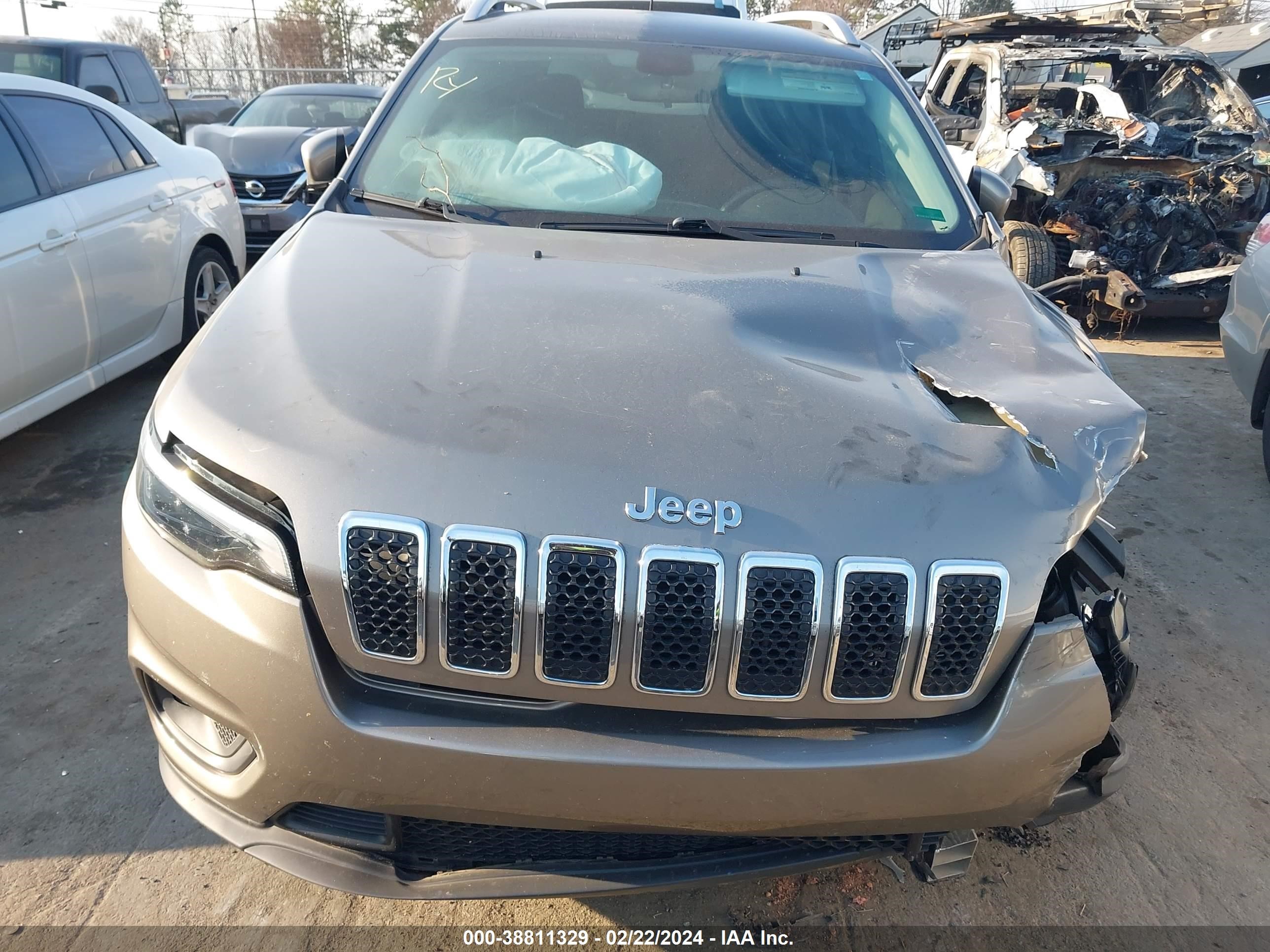 2019 Jeep Cherokee Latitude Fwd vin: 1C4PJLCB7KD387913