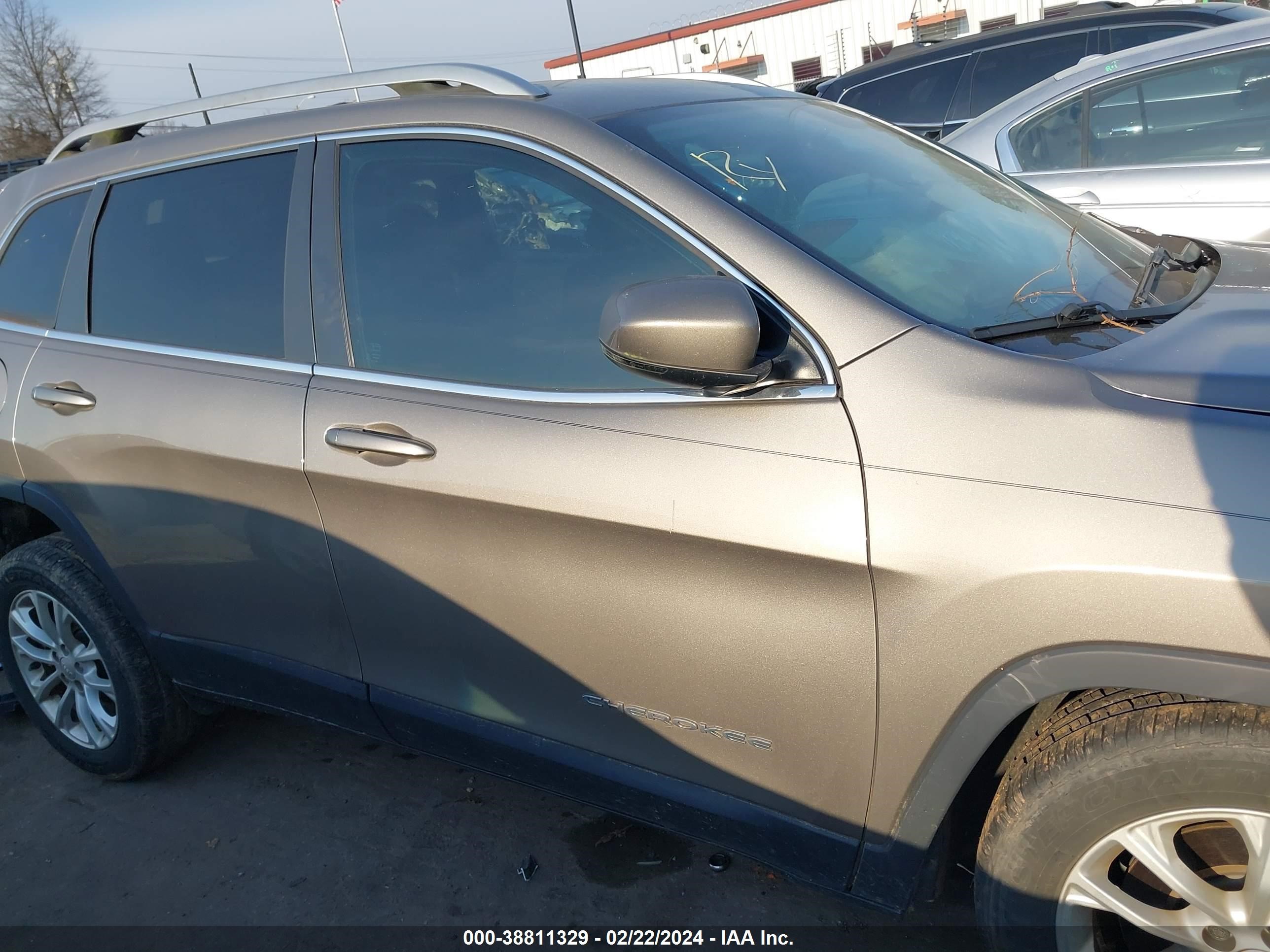 2019 Jeep Cherokee Latitude Fwd vin: 1C4PJLCB7KD387913