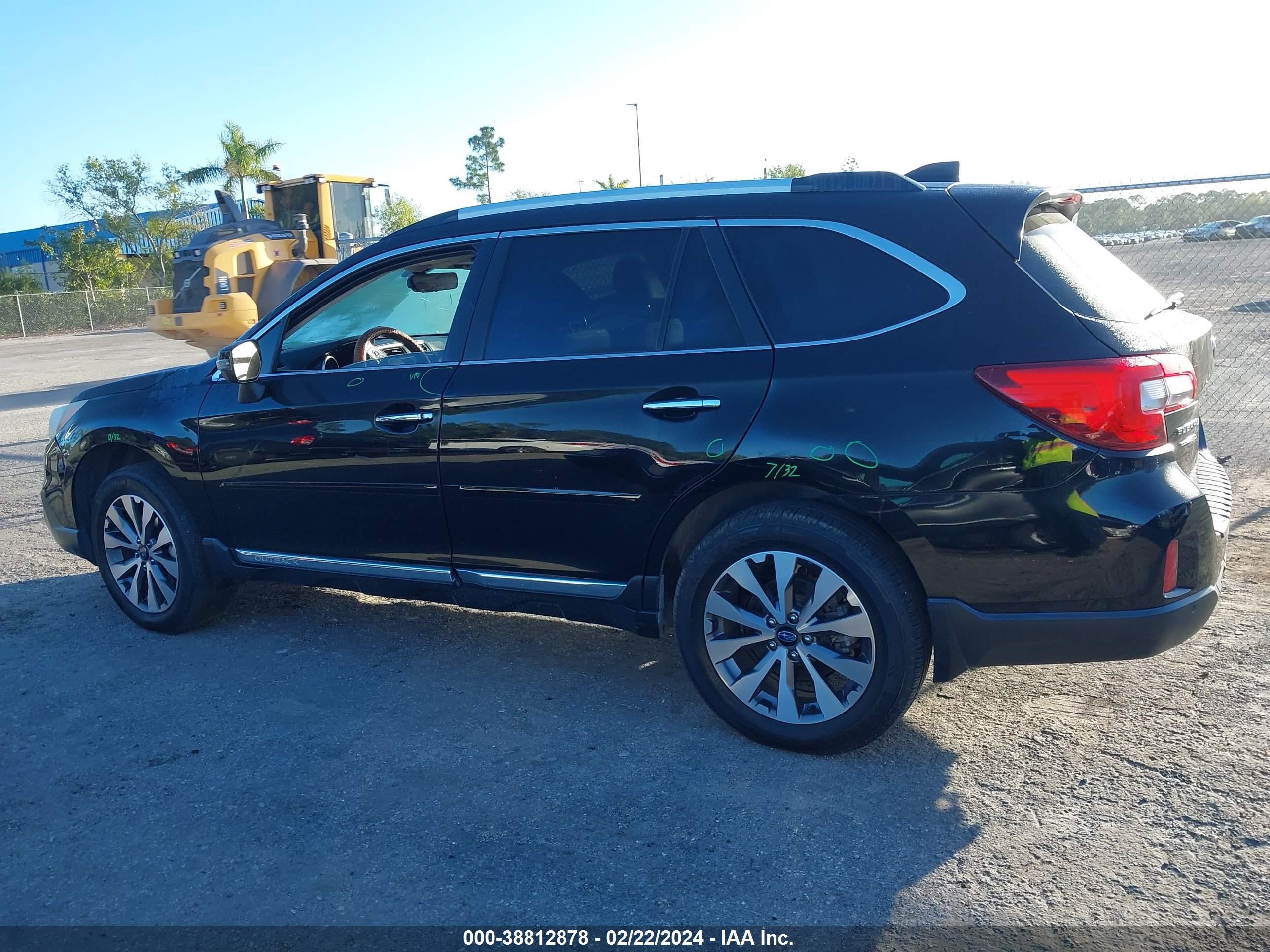 2017 Subaru Outback 2.5I Touring vin: 4S4BSATC7H3346454