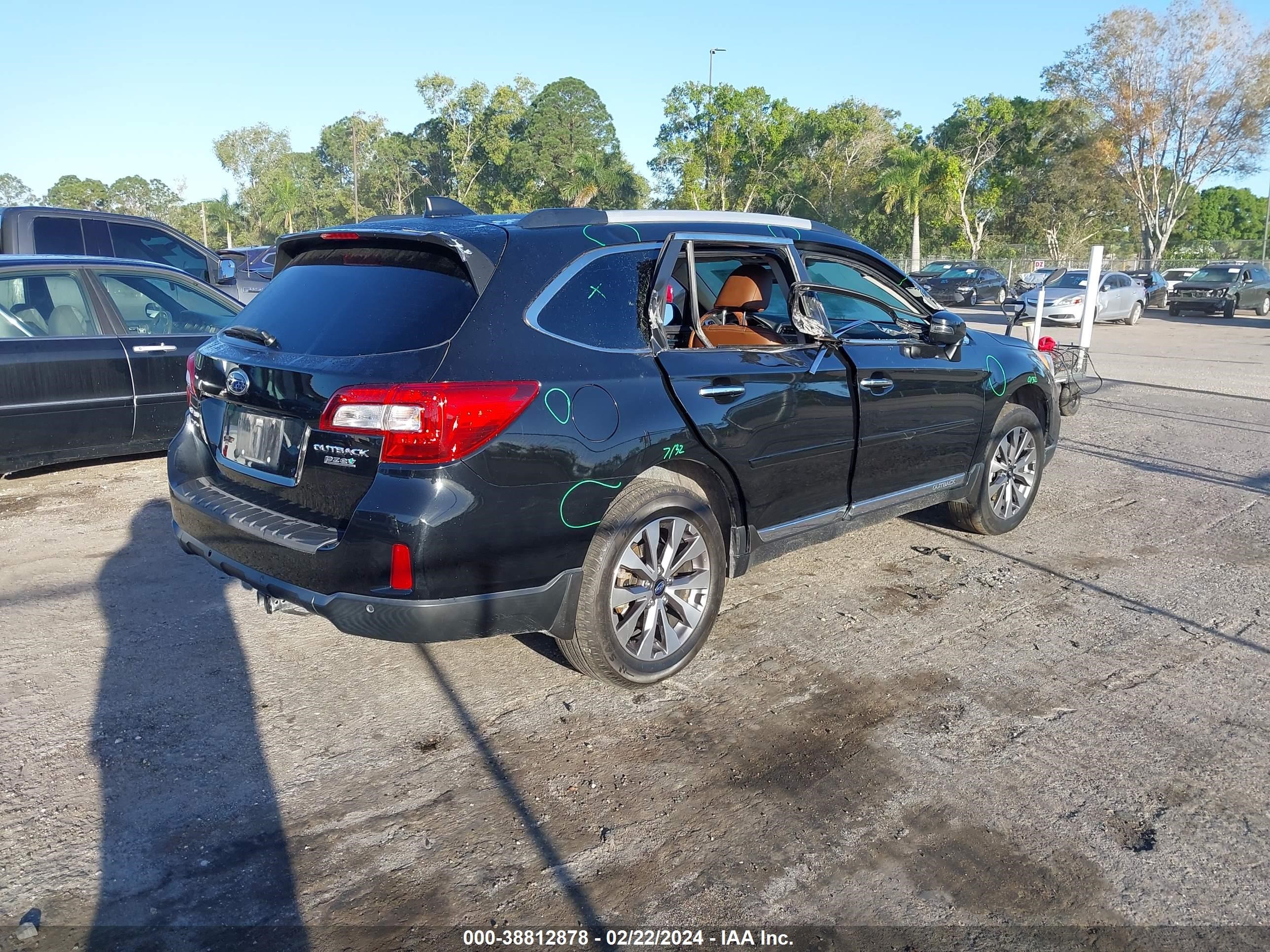 2017 Subaru Outback 2.5I Touring vin: 4S4BSATC7H3346454