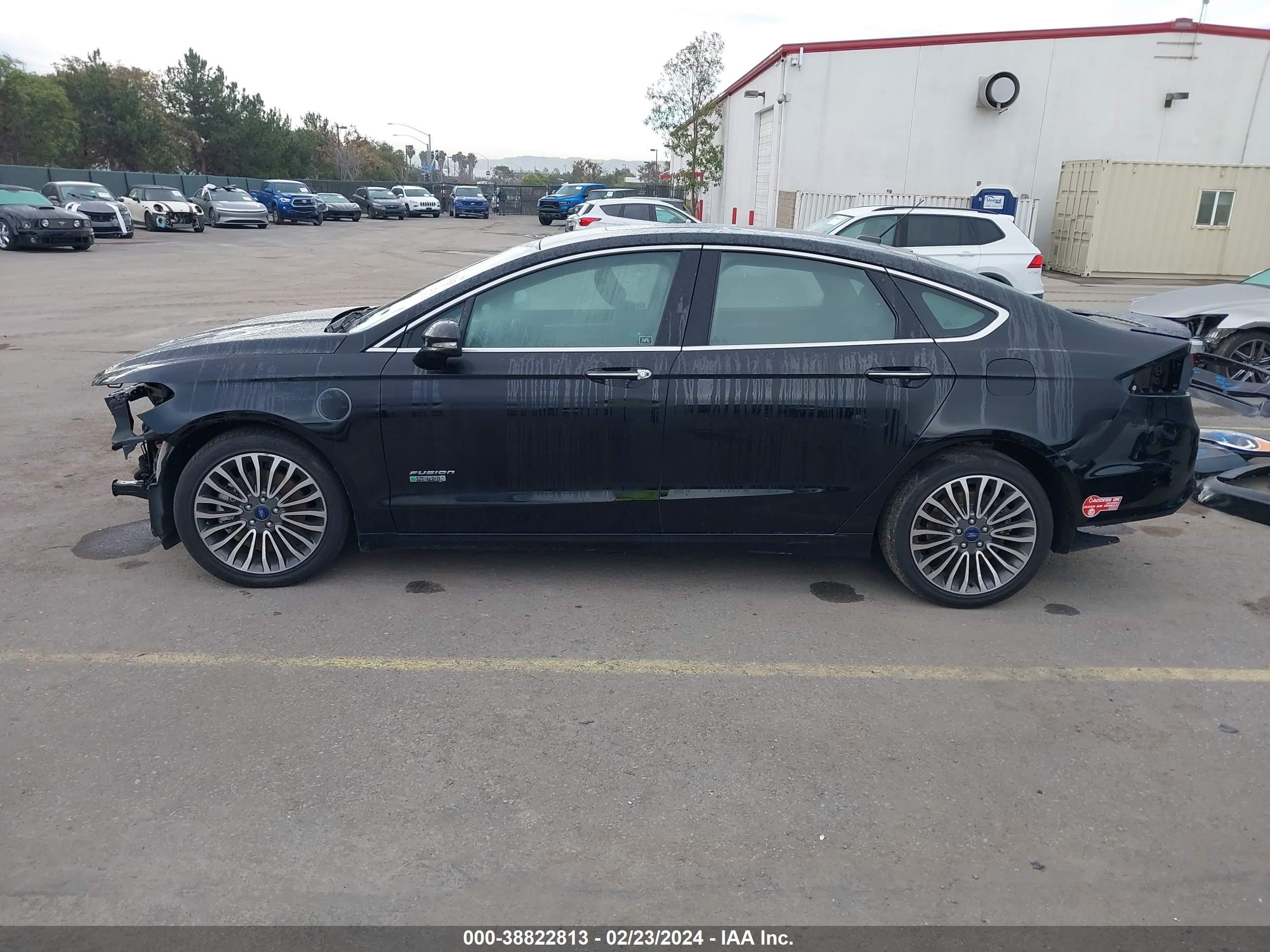 2018 Ford Fusion Energi Titanium vin: 3FA6P0SU6JR110385