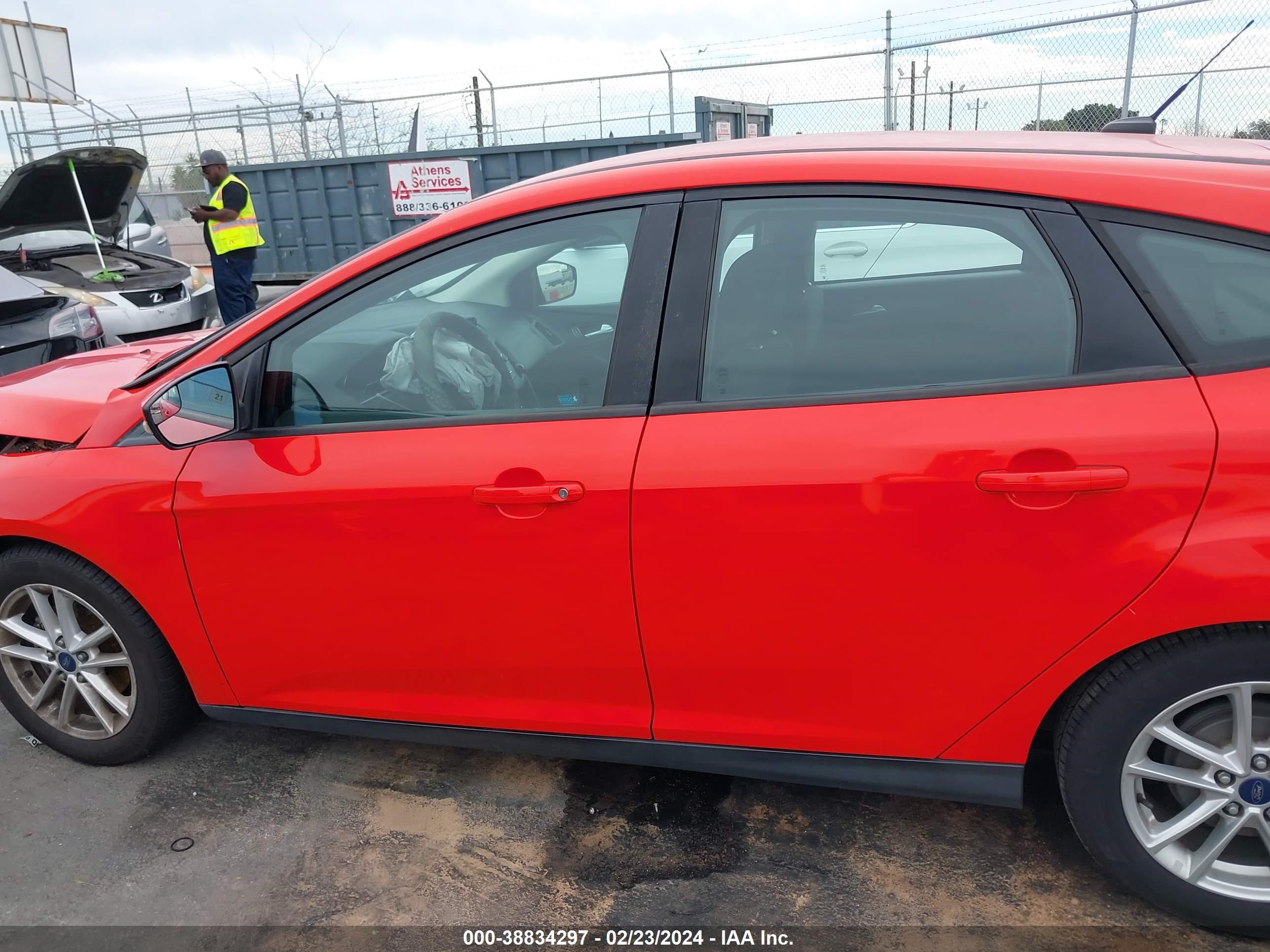 2016 Ford Focus Se vin: 1FADP3K20GL301900