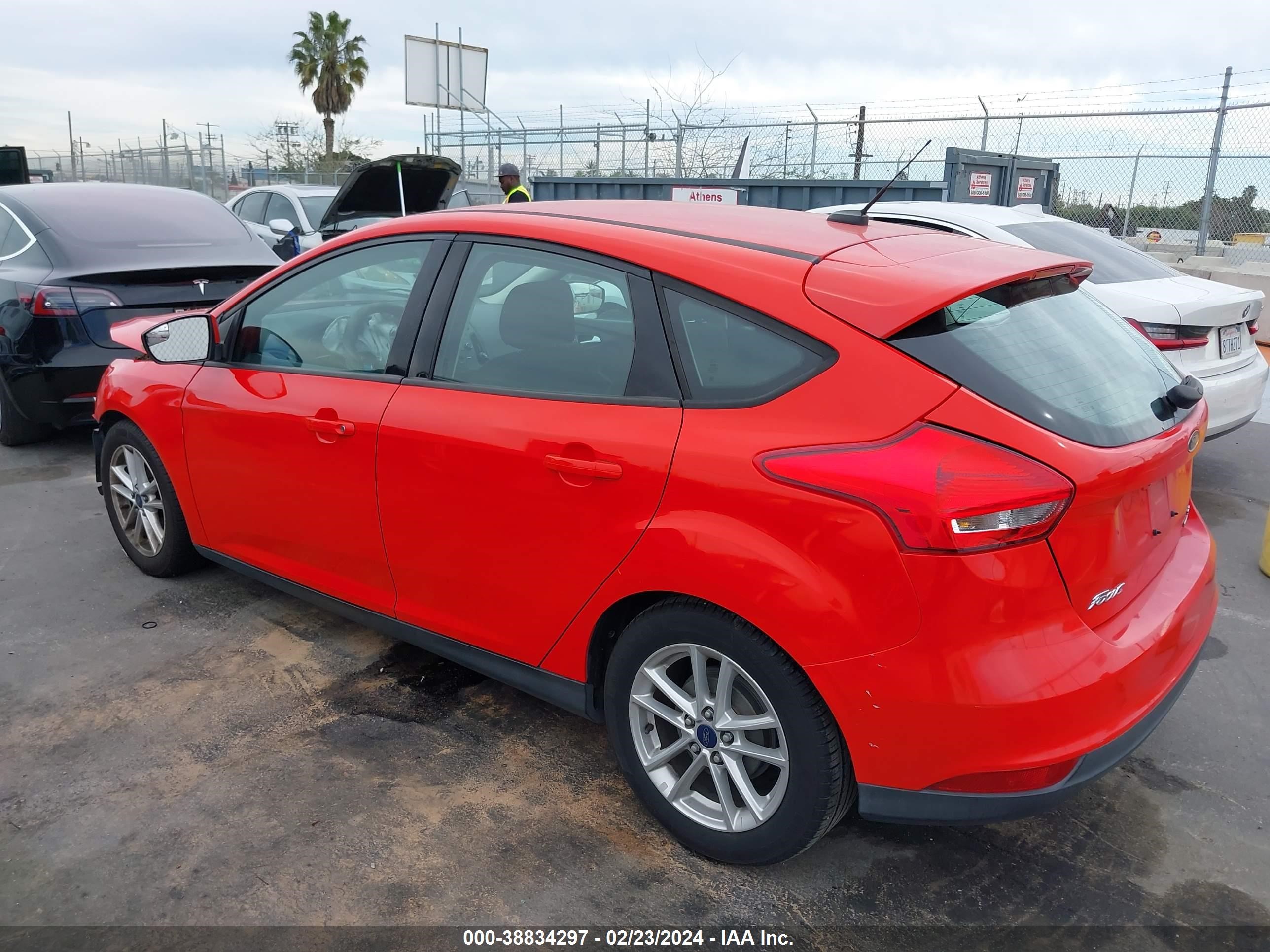 2016 Ford Focus Se vin: 1FADP3K20GL301900