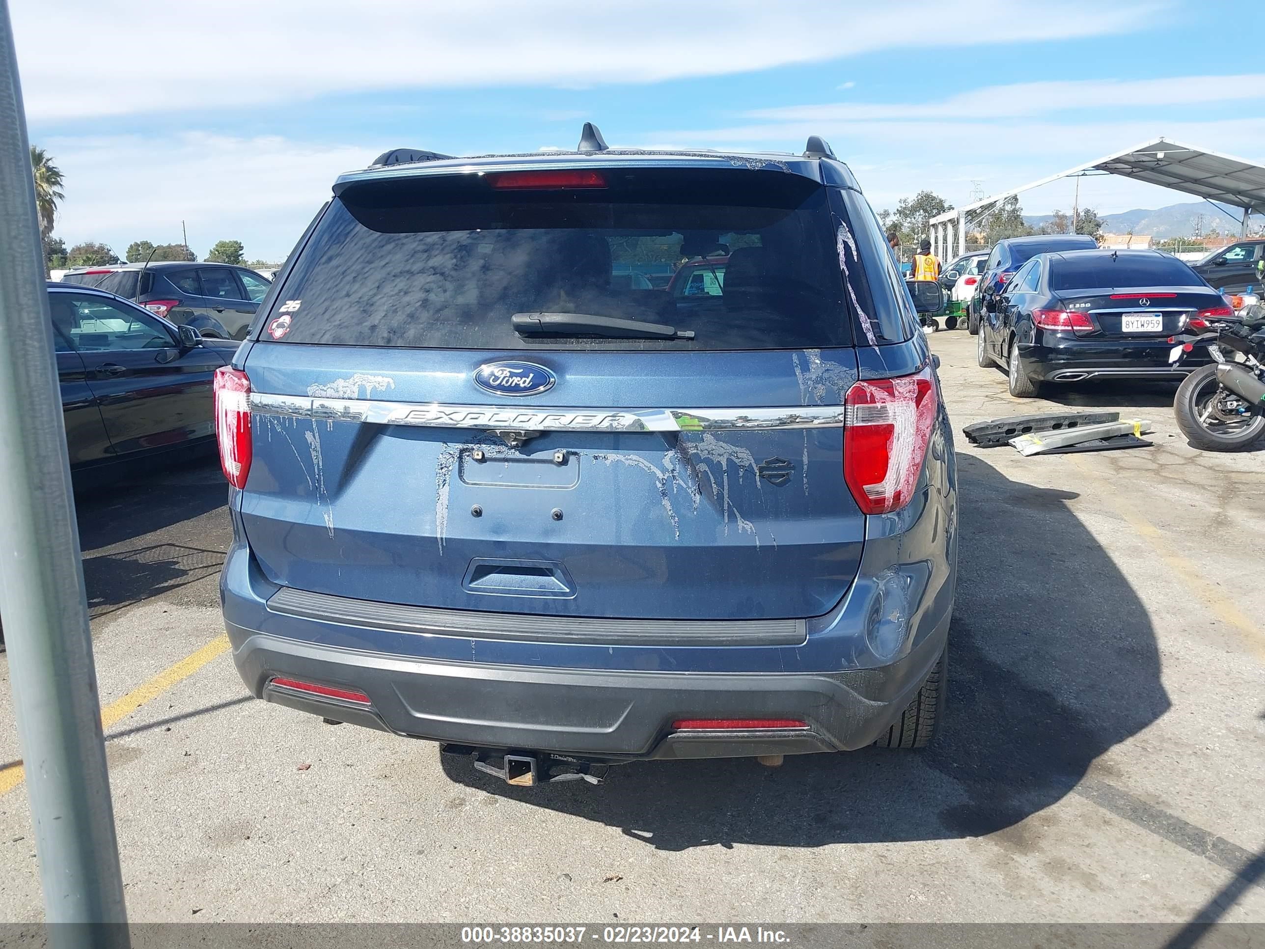 2018 Ford Explorer vin: 1FM5K7B86JGB97322