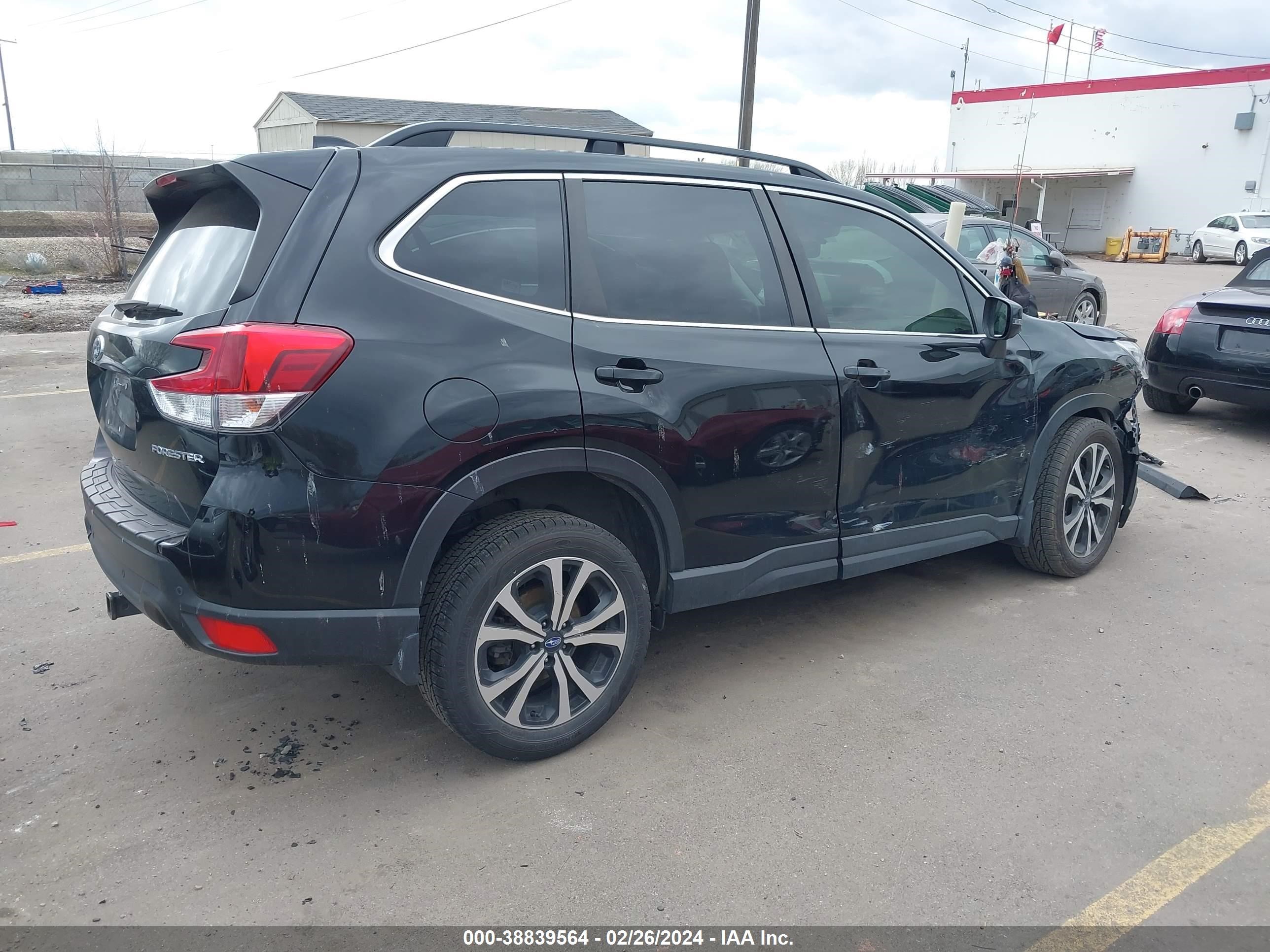 2019 Subaru Forester Limited vin: JF2SKAUC7KH417229