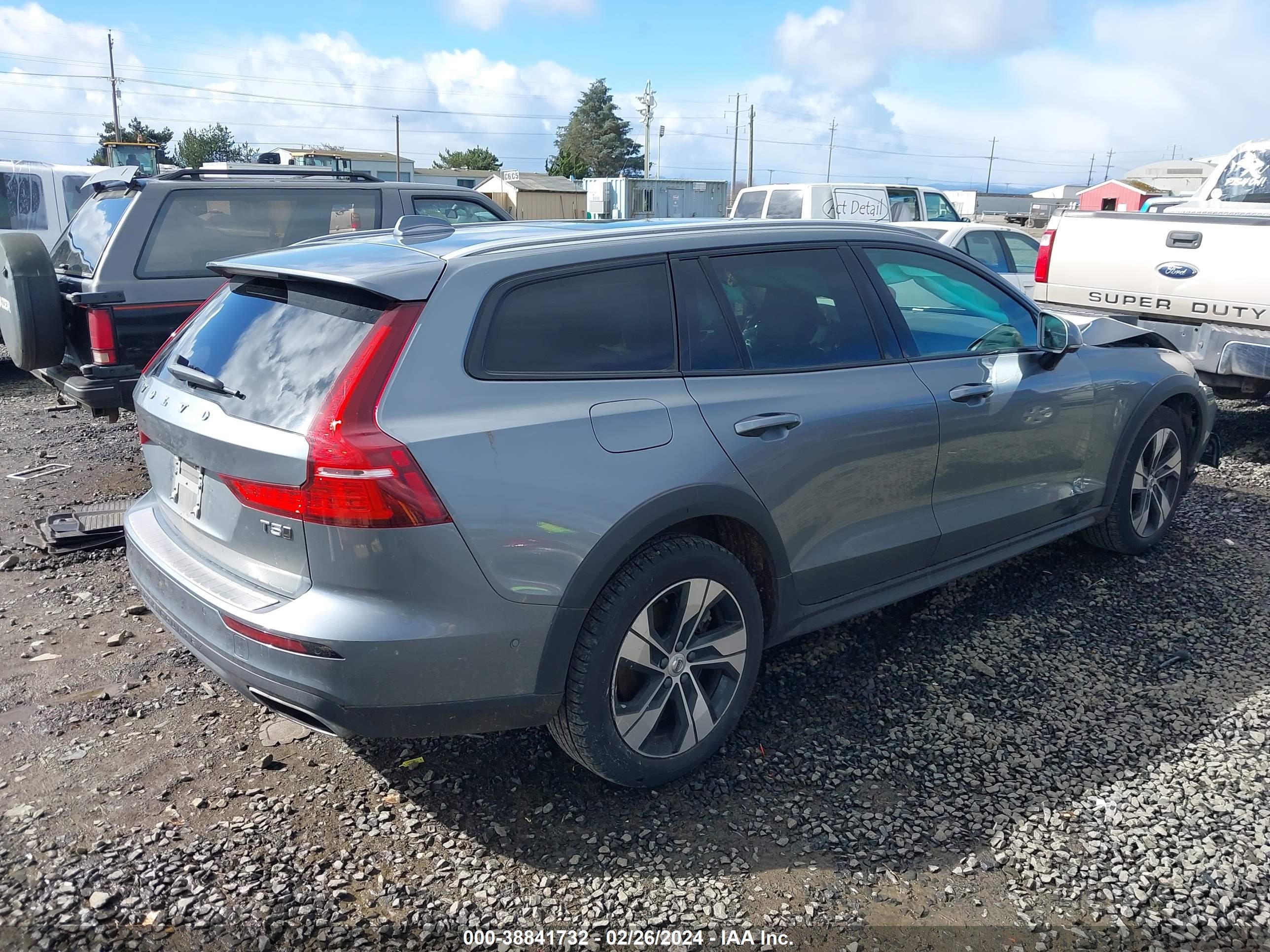 2020 Volvo V60 Cross Country T5 vin: YV4102WK1L1031102