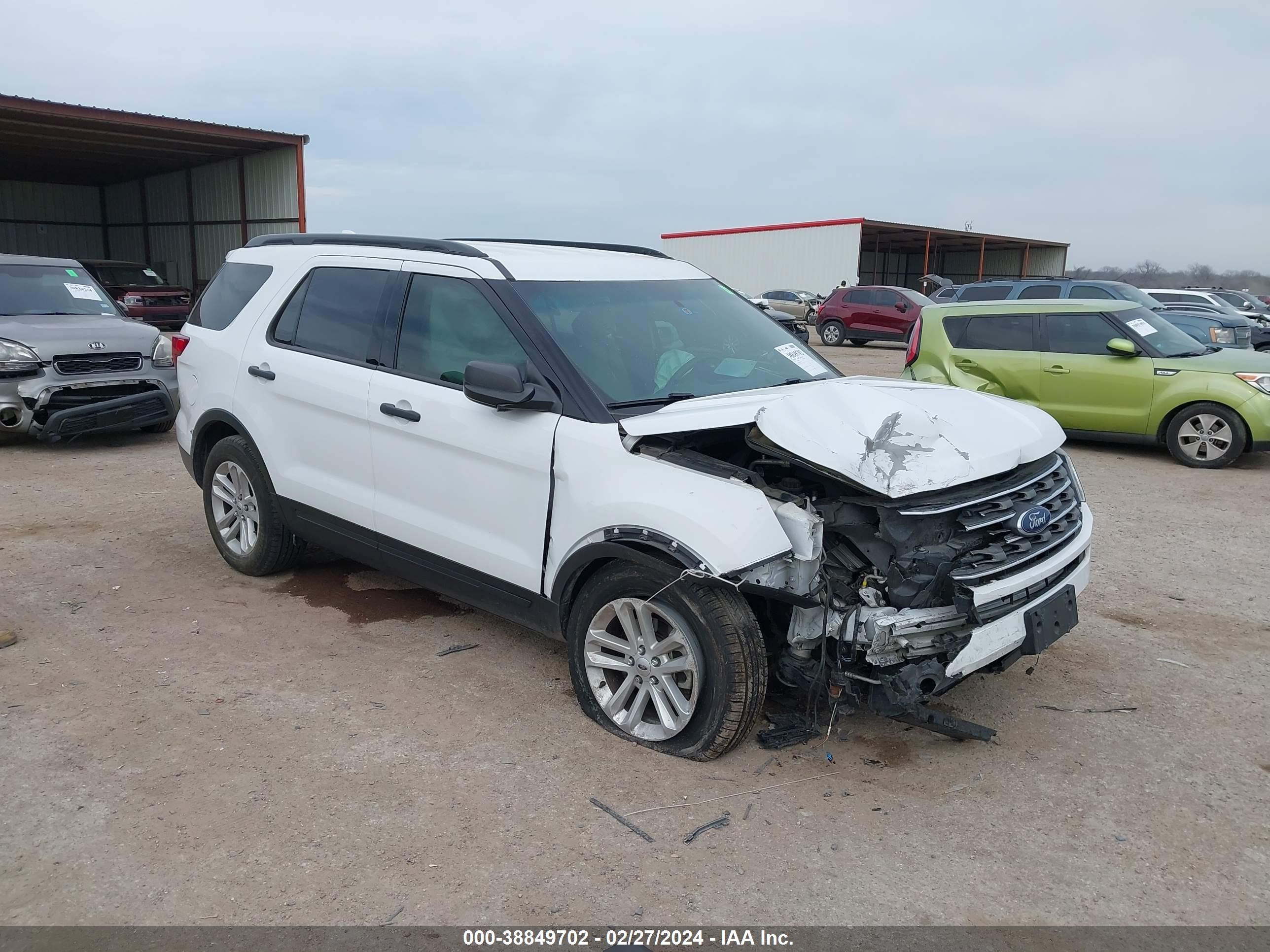 2017 Ford Explorer vin: 1FM5K7B8XHGD11672