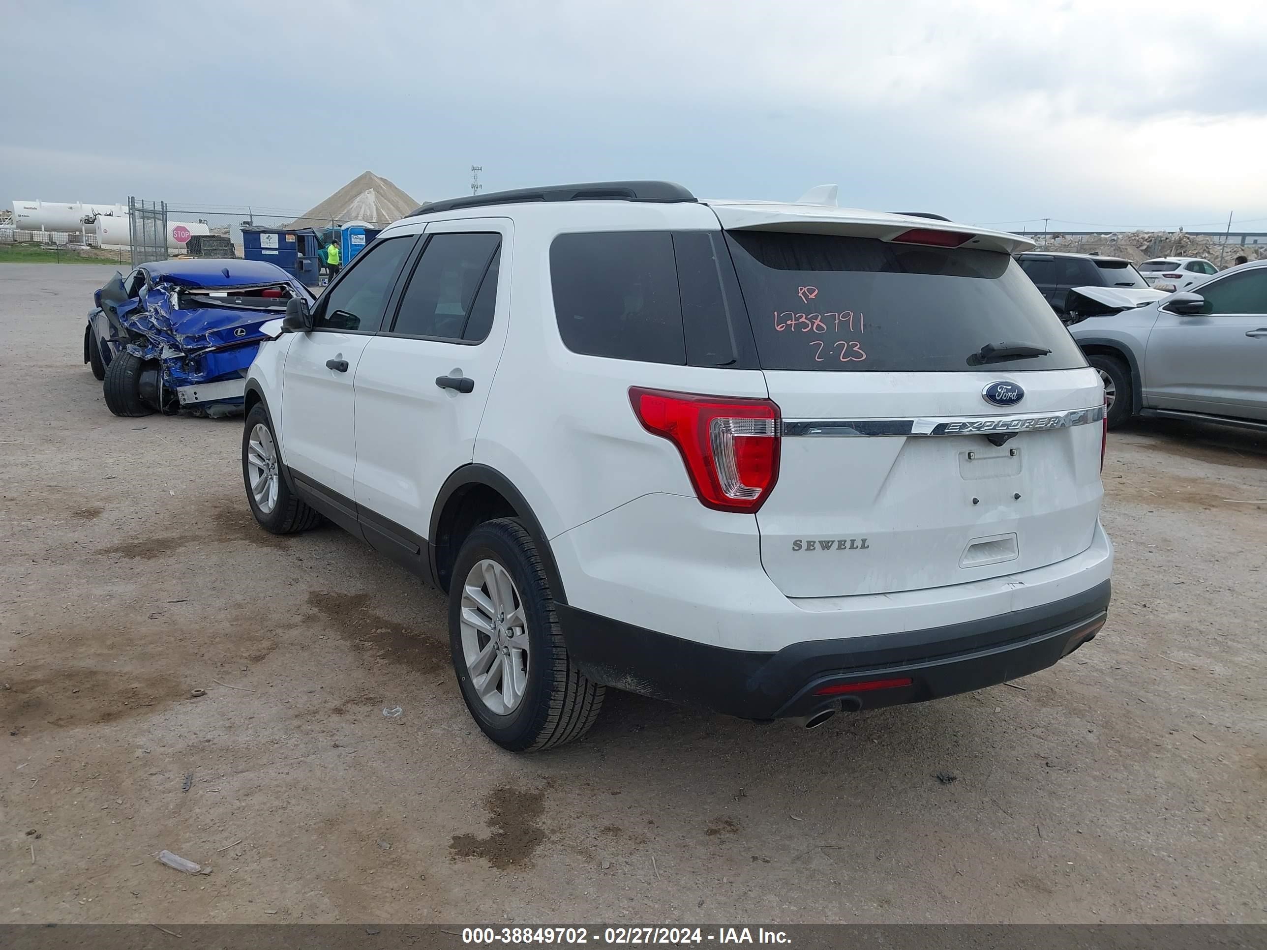 2017 Ford Explorer vin: 1FM5K7B8XHGD11672