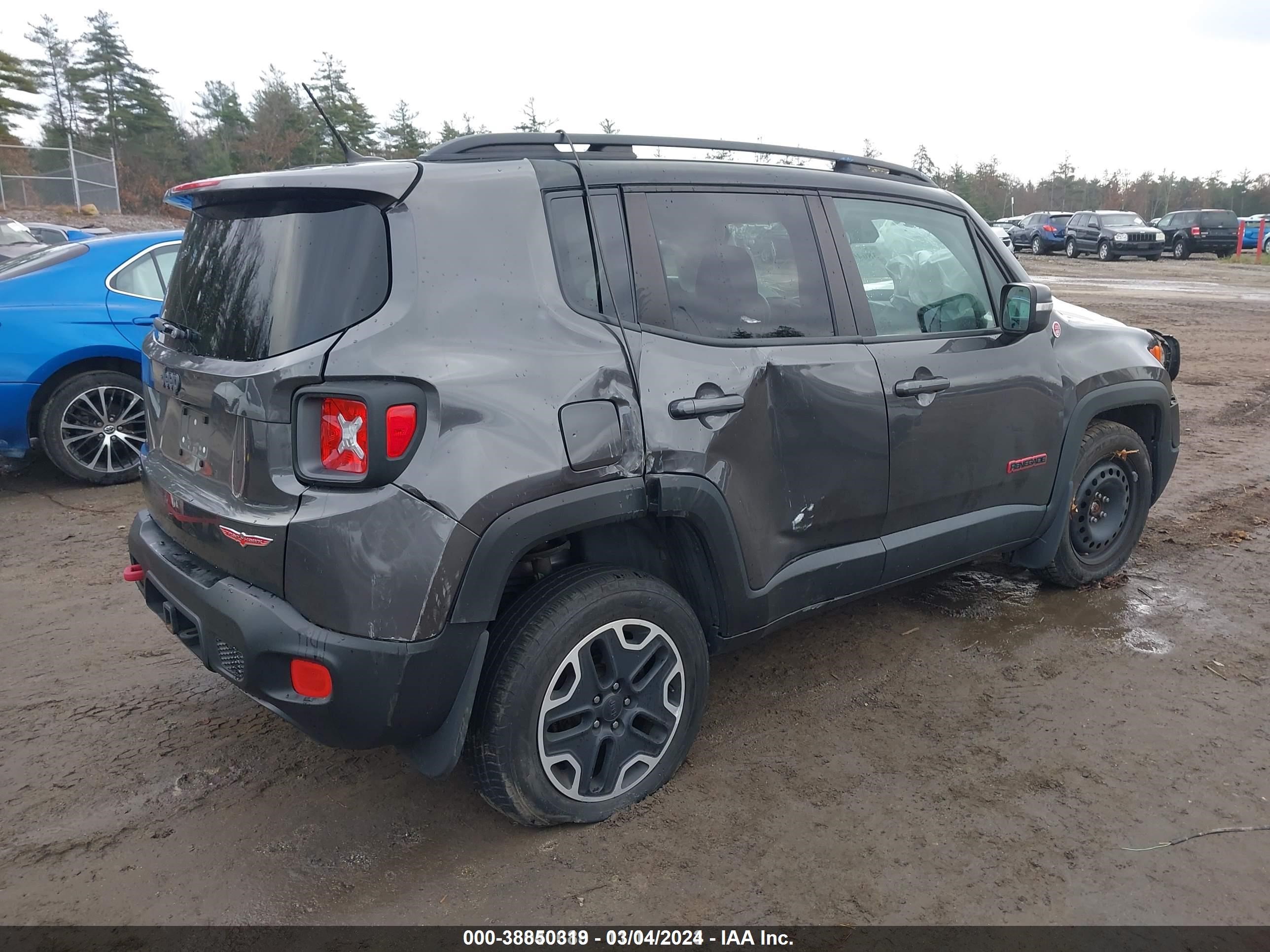 2016 Jeep Renegade Trailhawk vin: ZACCJBCT7GPD44571