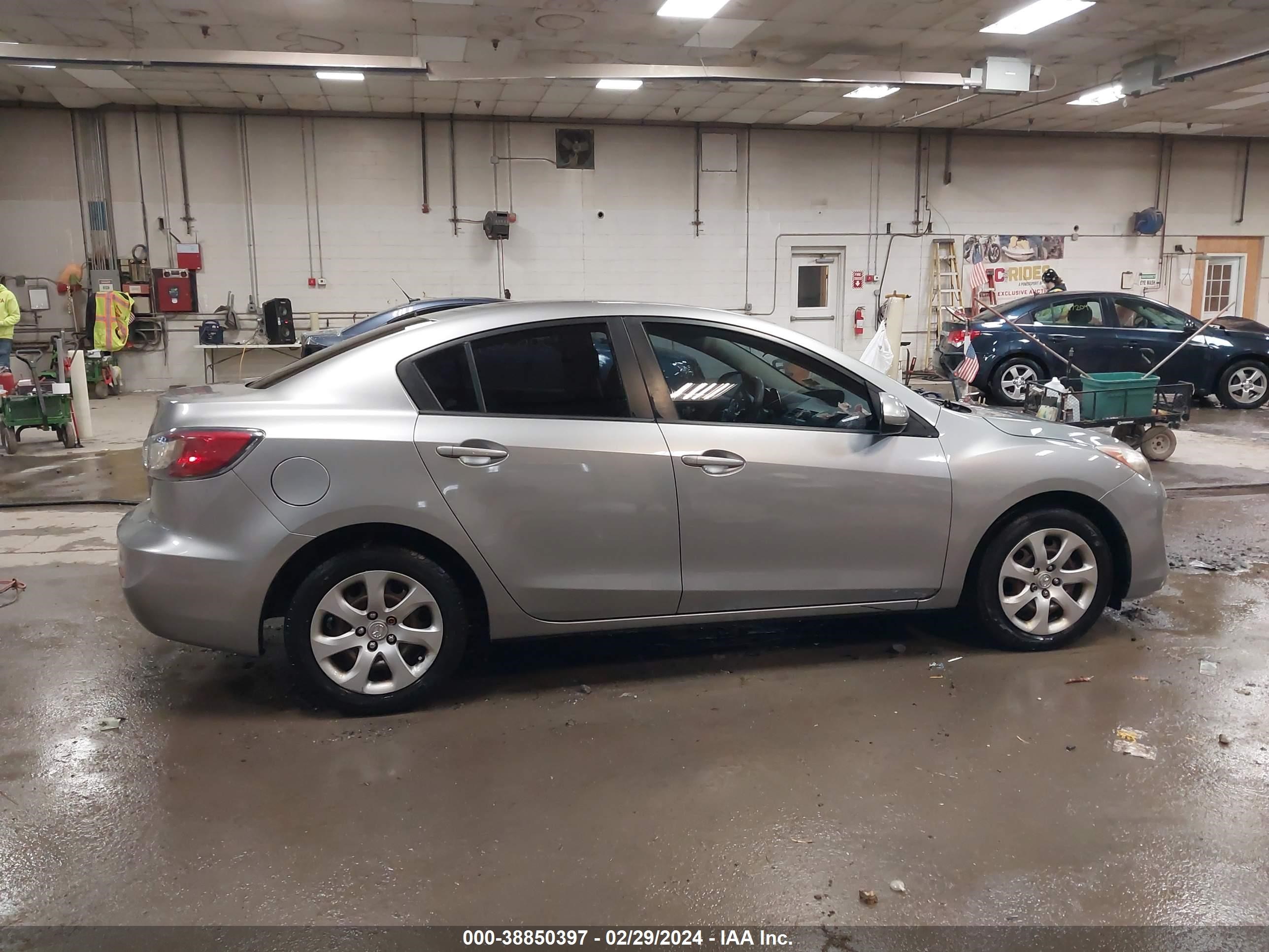 2013 Mazda Mazda3 I Sv vin: JM1BL1TGXD1810301