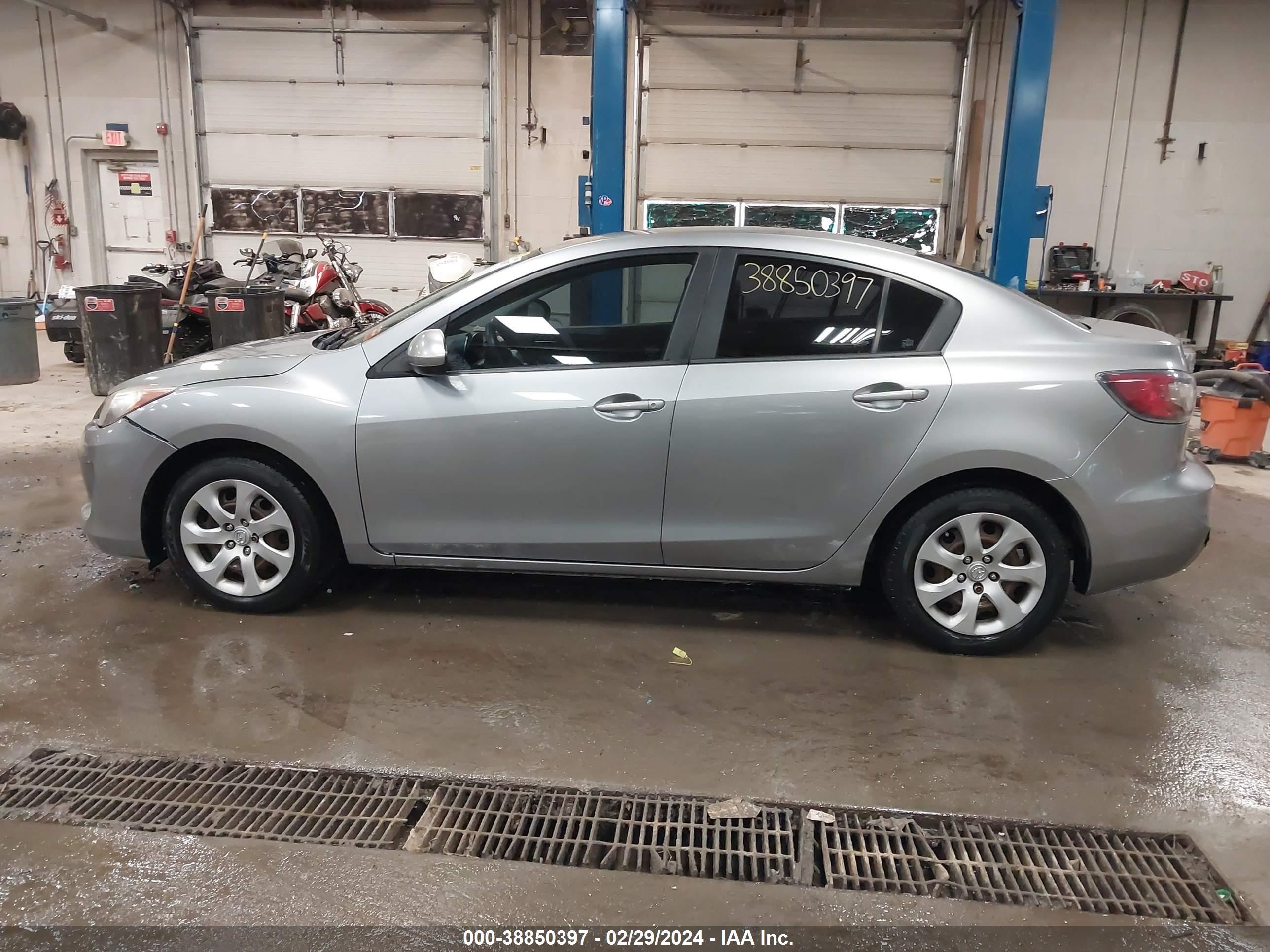 2013 Mazda Mazda3 I Sv vin: JM1BL1TGXD1810301