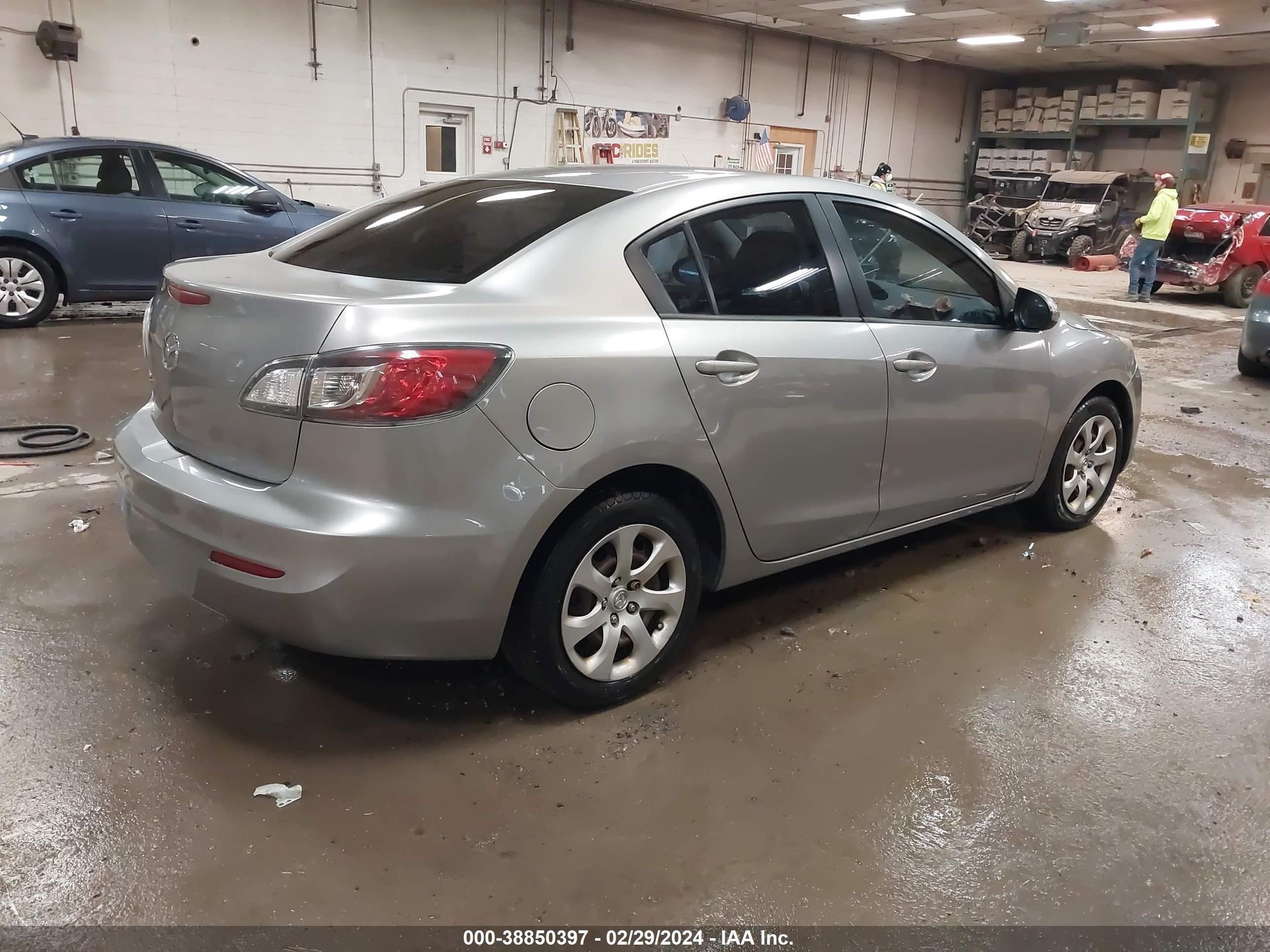 2013 Mazda Mazda3 I Sv vin: JM1BL1TGXD1810301