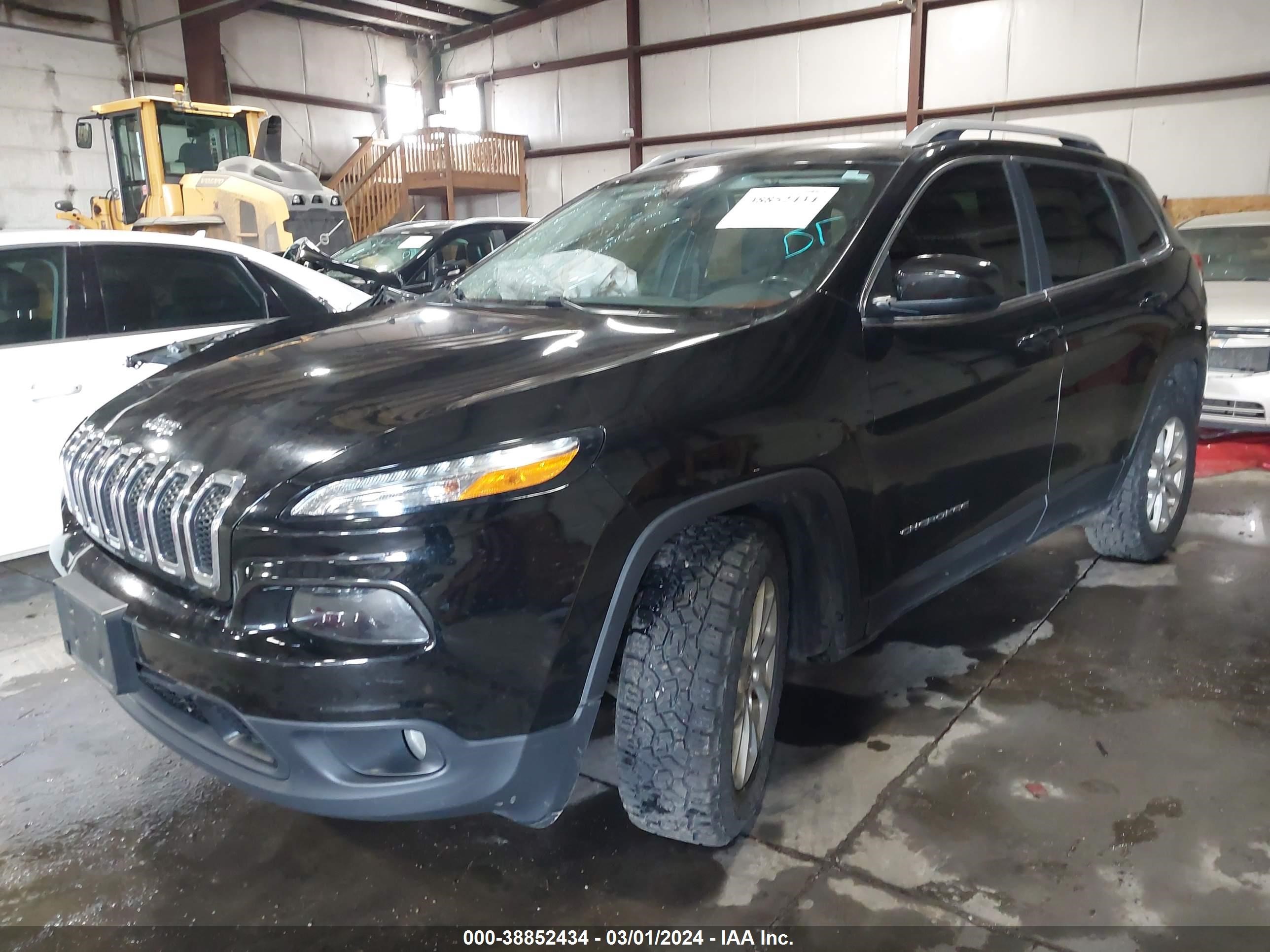 2017 Jeep Cherokee Latitude 4X4 vin: 1C4PJMCS4HW563609