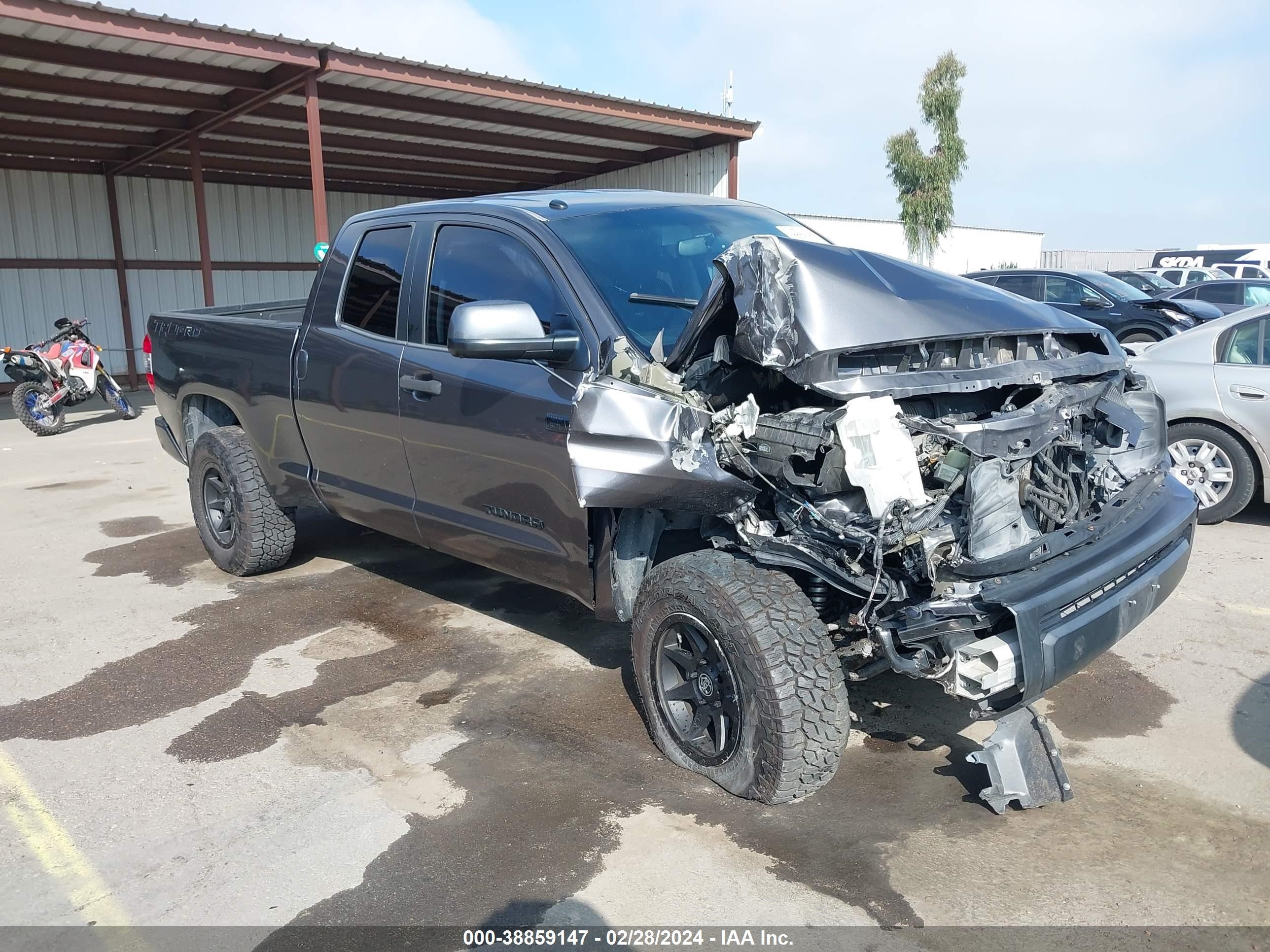 2016 Toyota Tundra Trd Pro 5.7L V8 vin: 5TFUY5F16GX552109