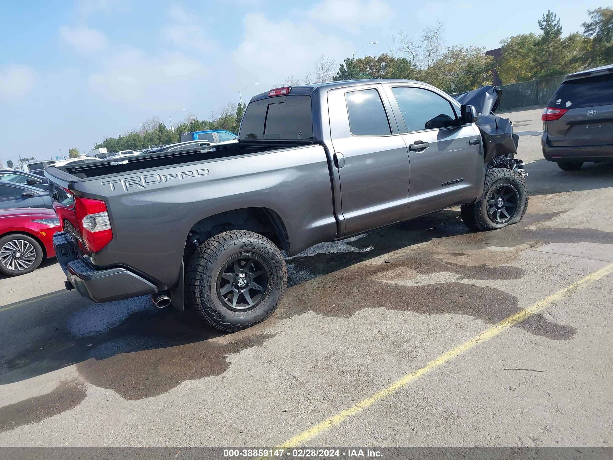 2016 Toyota Tundra Trd Pro 5.7L V8 vin: 5TFUY5F16GX552109