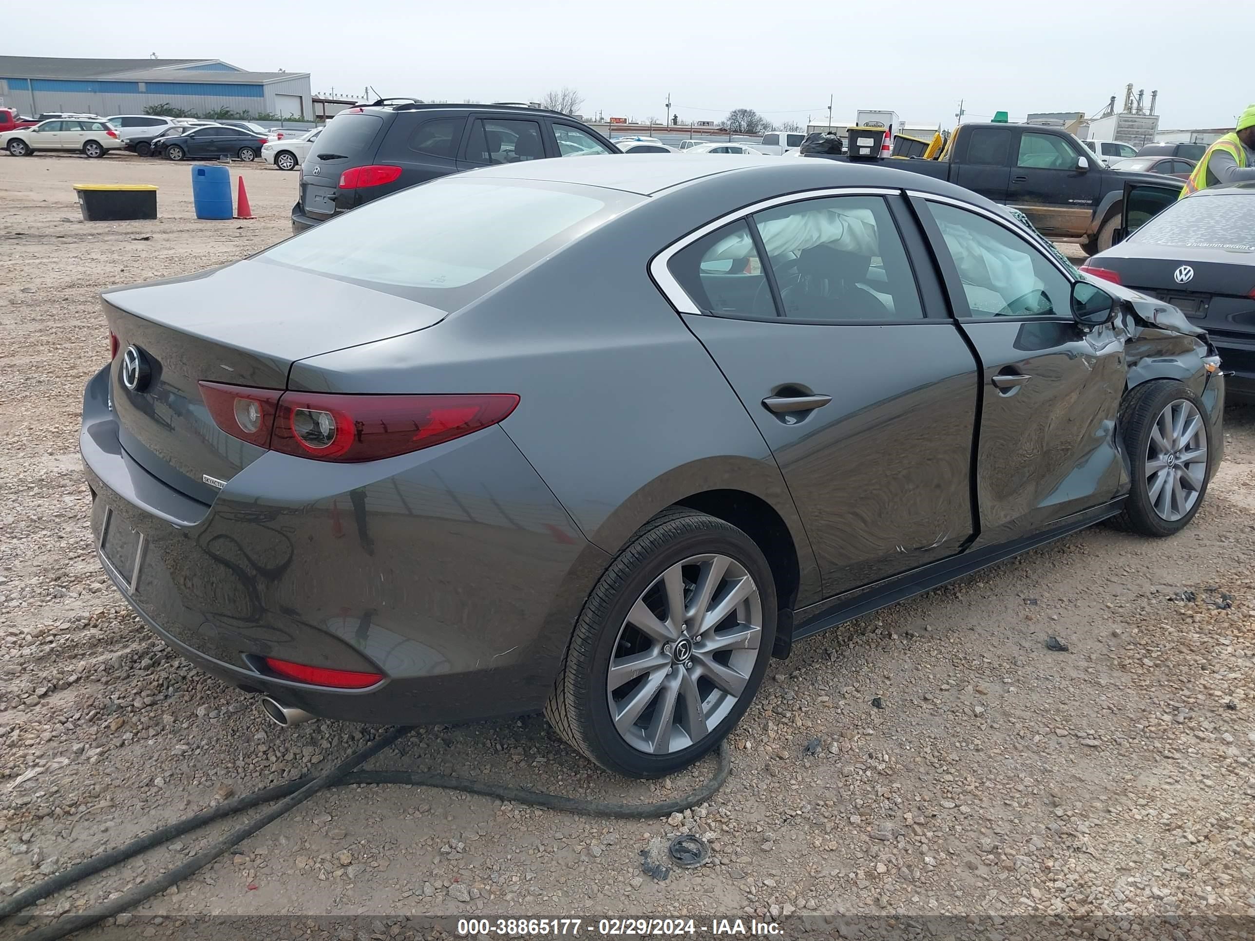 2023 Mazda Mazda3 2.5 S Preferred vin: 3MZBPACM6PM374917