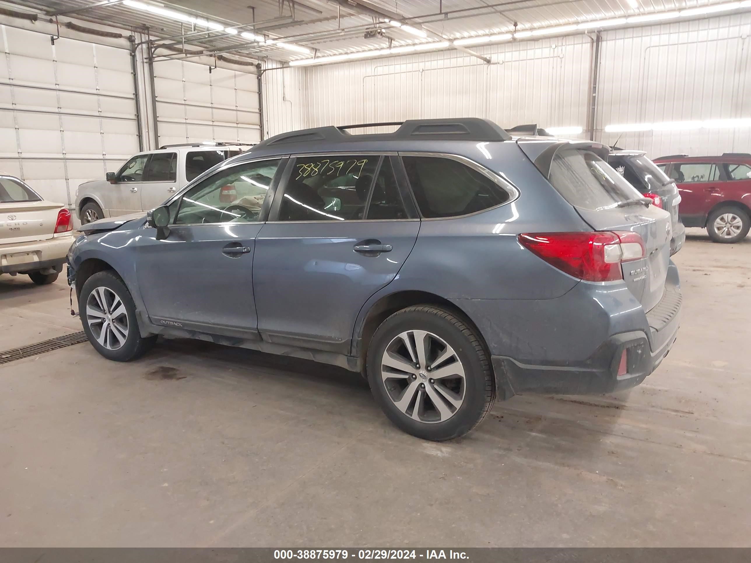 2018 Subaru Outback 2.5I Limited vin: 4S4BSANC3J3217968