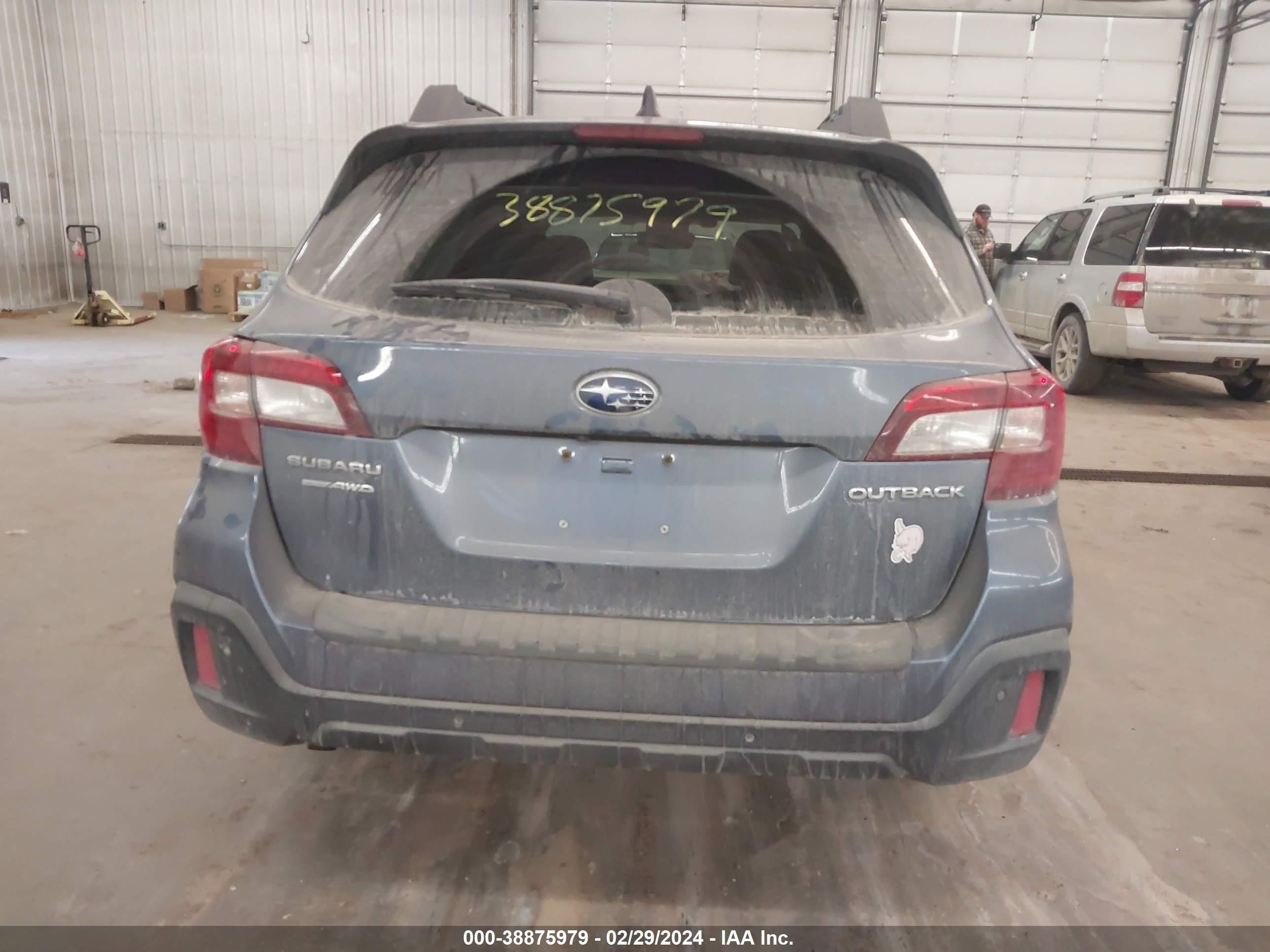 2018 Subaru Outback 2.5I Limited vin: 4S4BSANC3J3217968