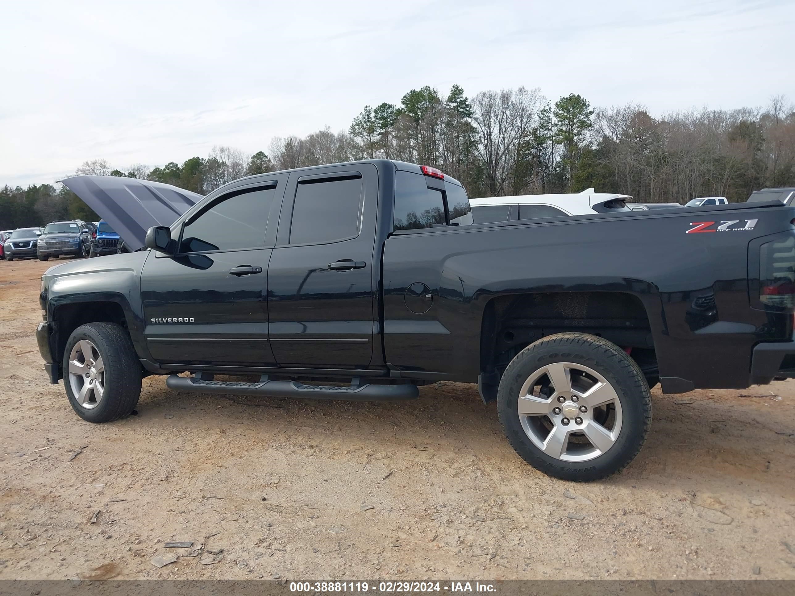 2018 Chevrolet Silverado 1500 2Lt vin: 1GCVKREC3JZ165724