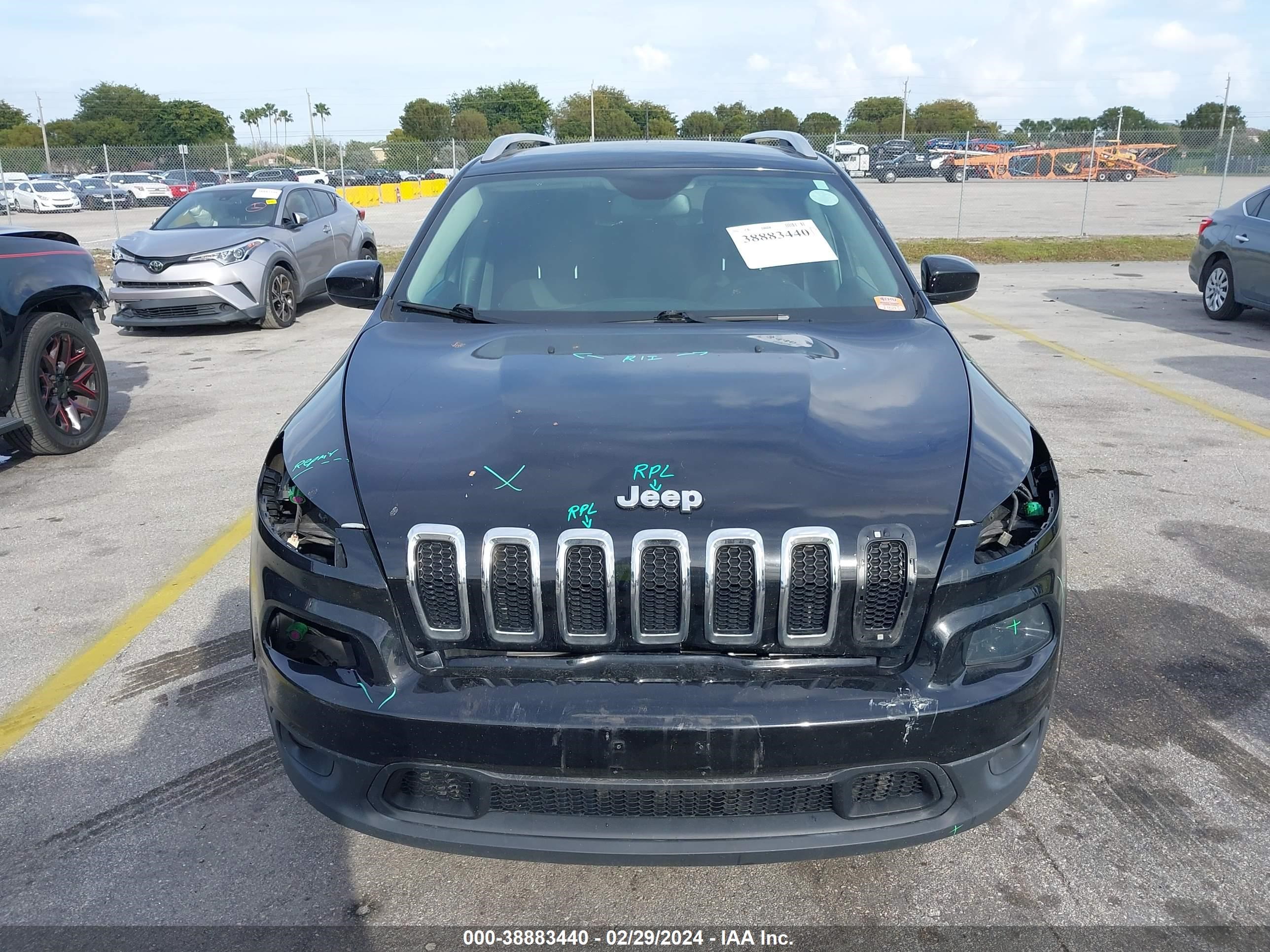 2018 Jeep Cherokee Latitude Fwd vin: 1C4PJLCB8JD518278