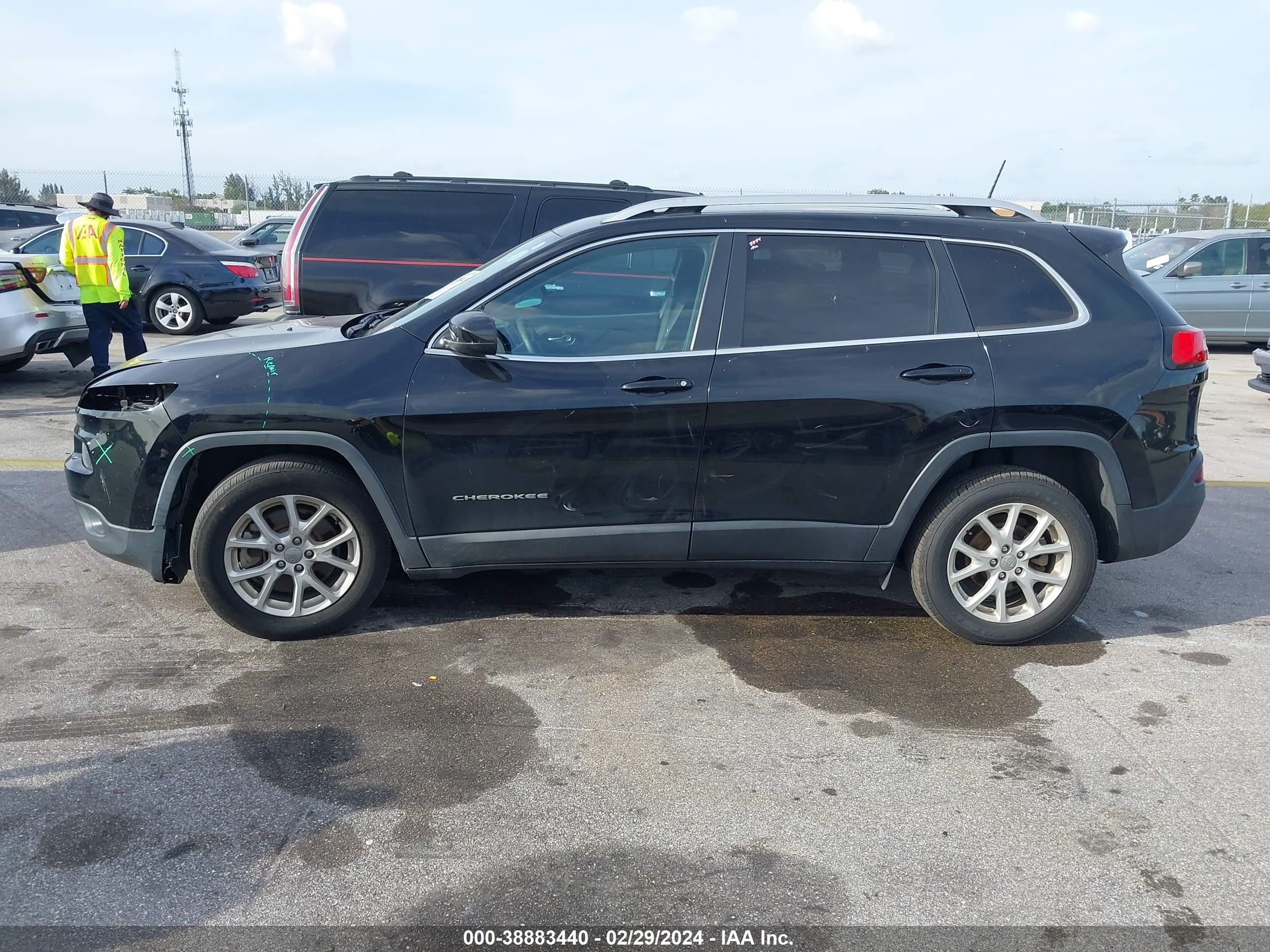 2018 Jeep Cherokee Latitude Fwd vin: 1C4PJLCB8JD518278